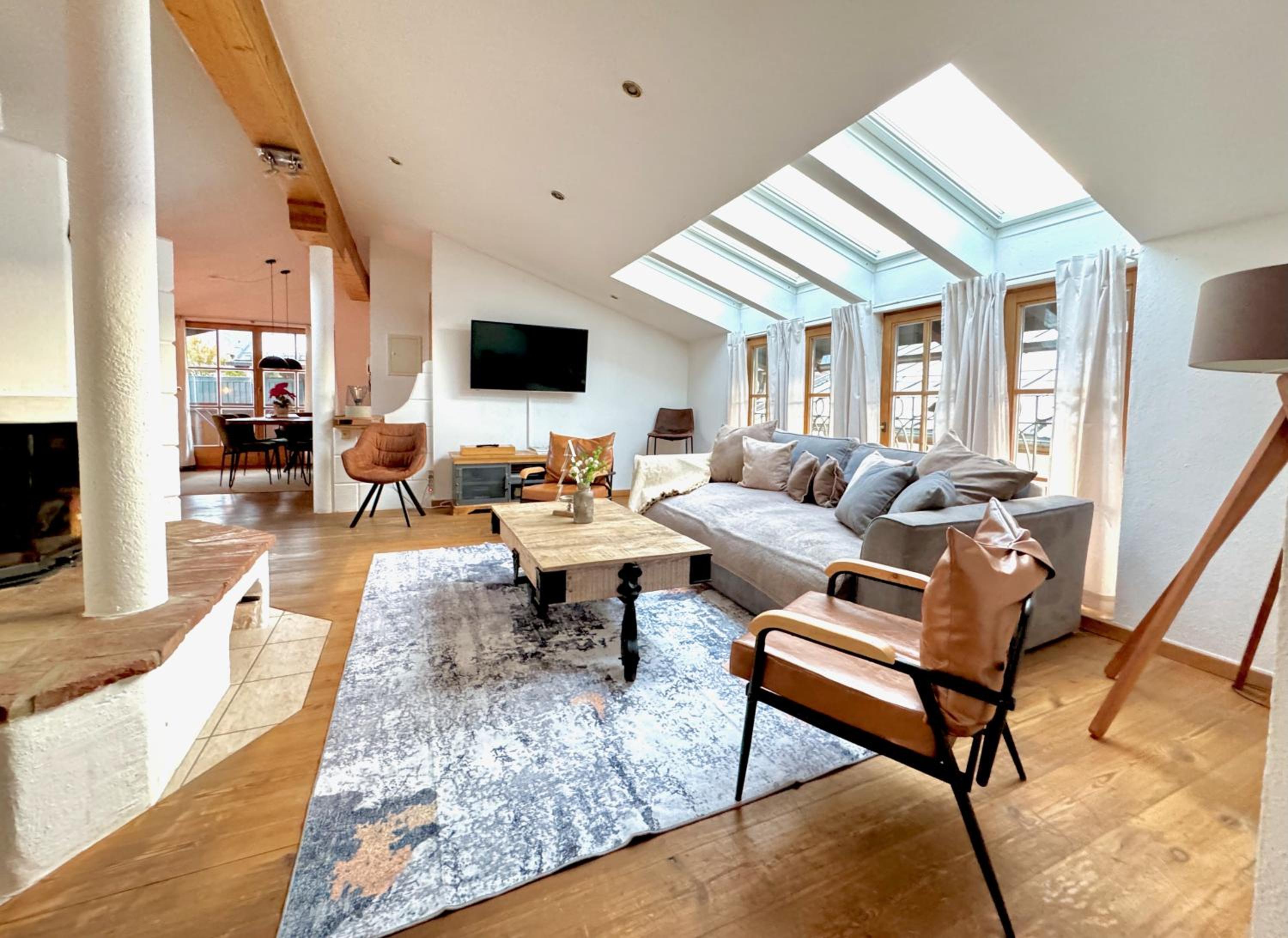 Three-Bedroom Apartment with Mountain View photo 1