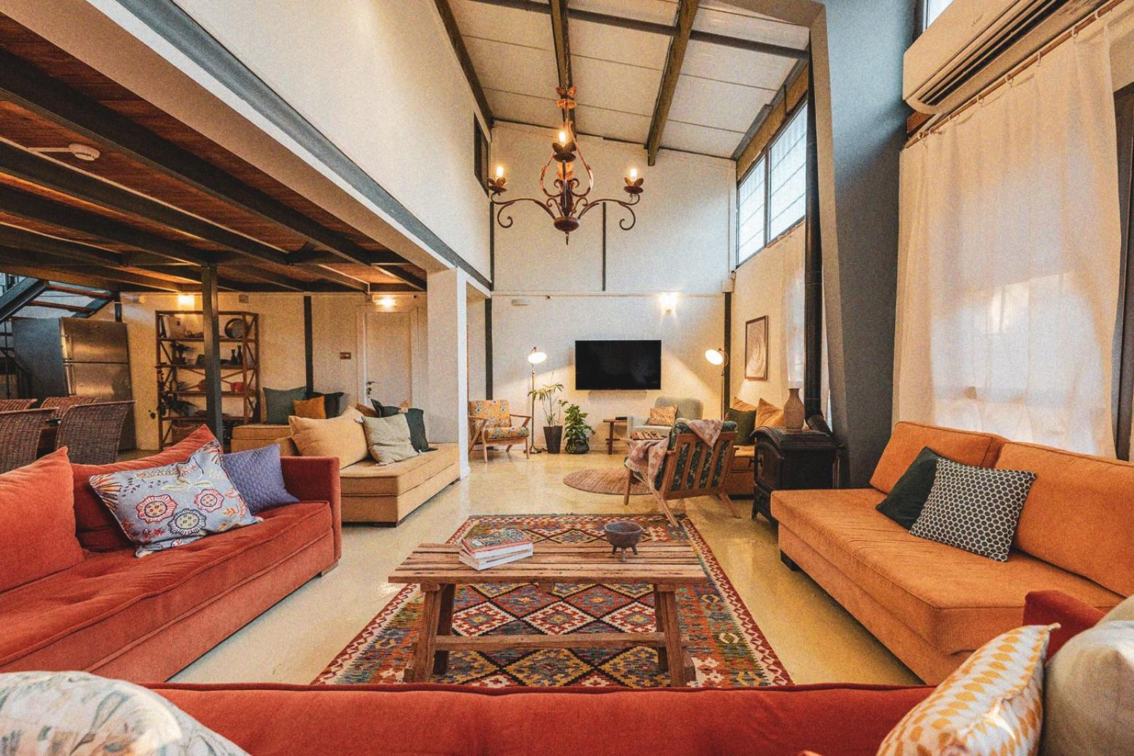 Six-Bedroom House photo 1