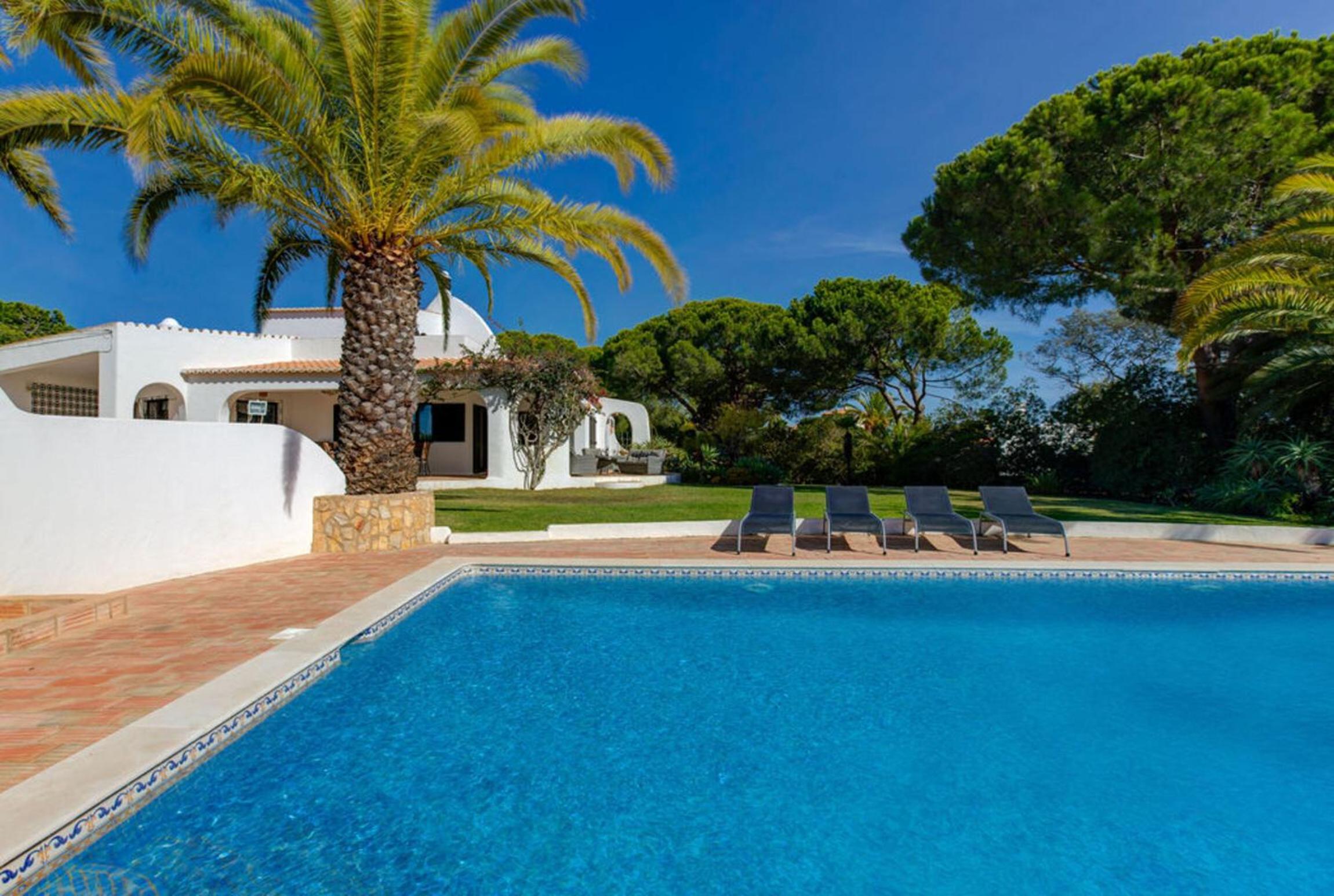 Villa photo 3