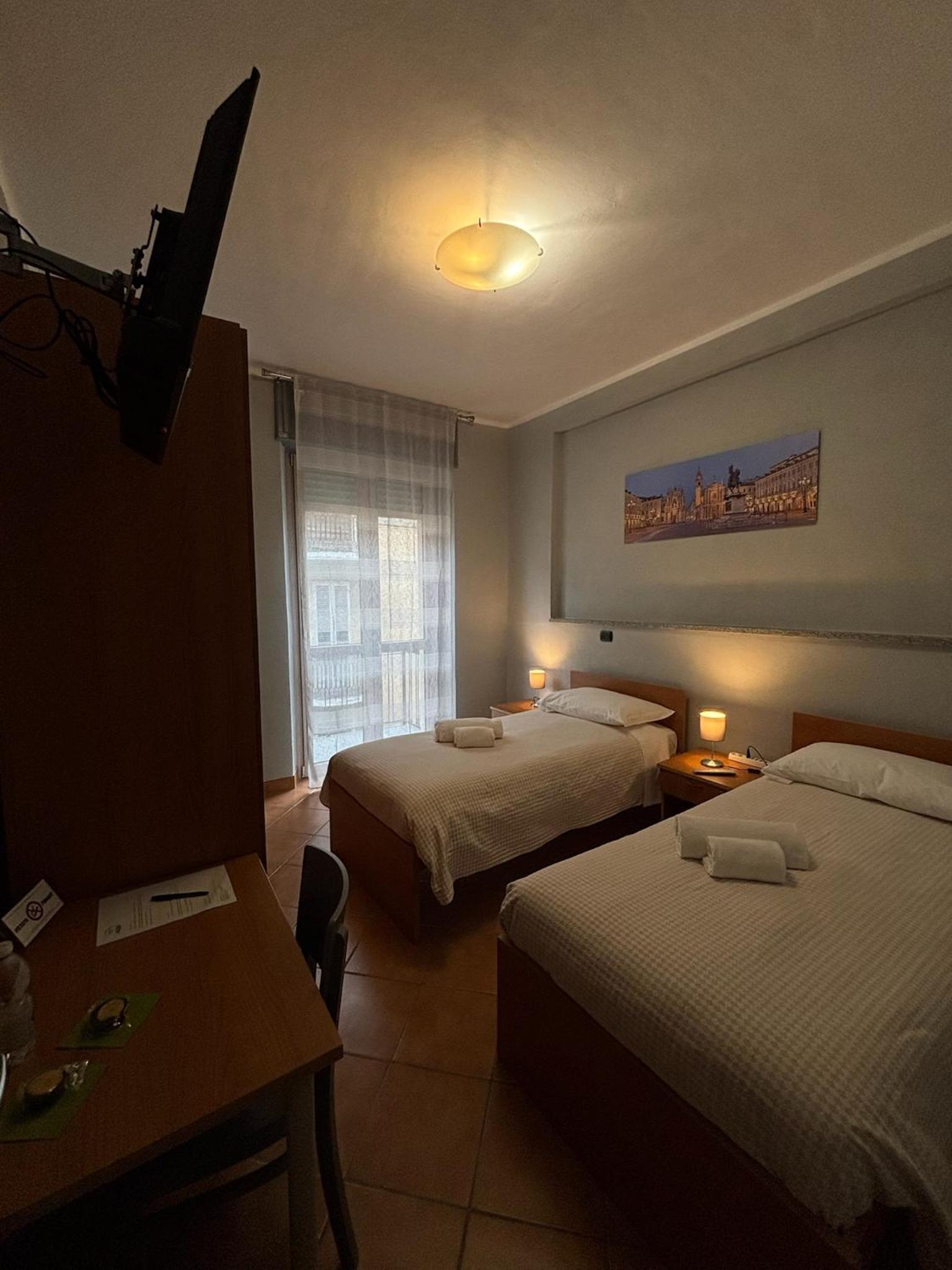 Twin Room with Private External Bathroom - Photo 2