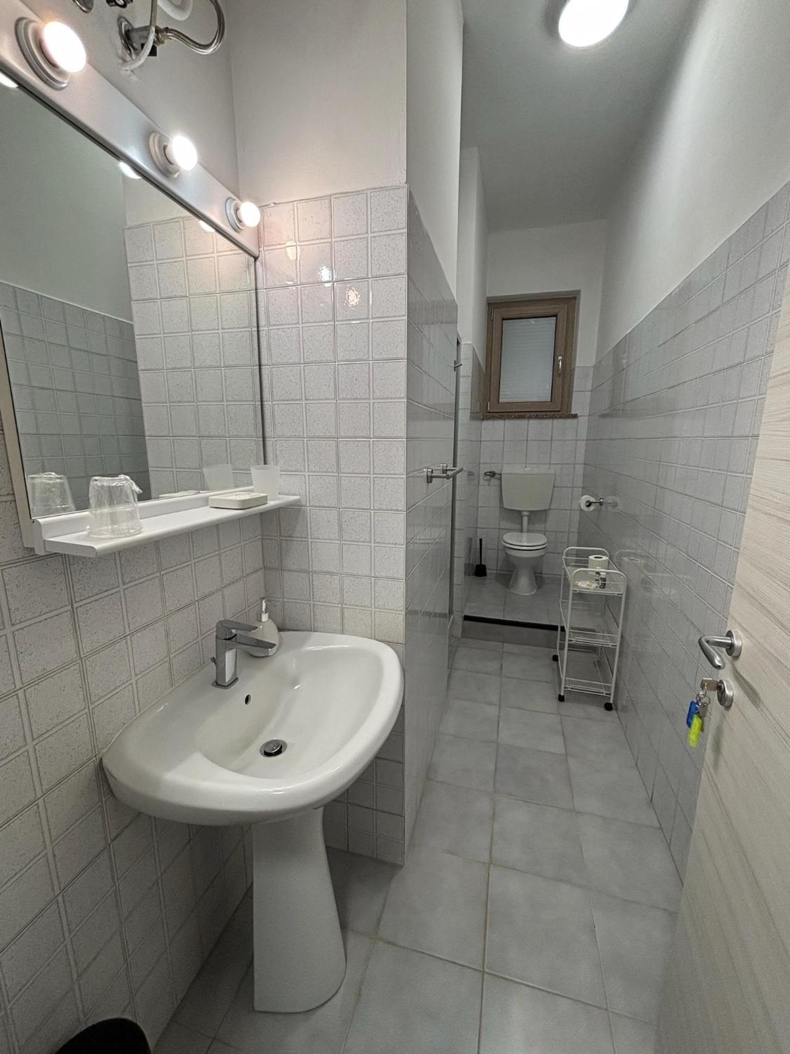Twin Room with Private External Bathroom - Photo 4