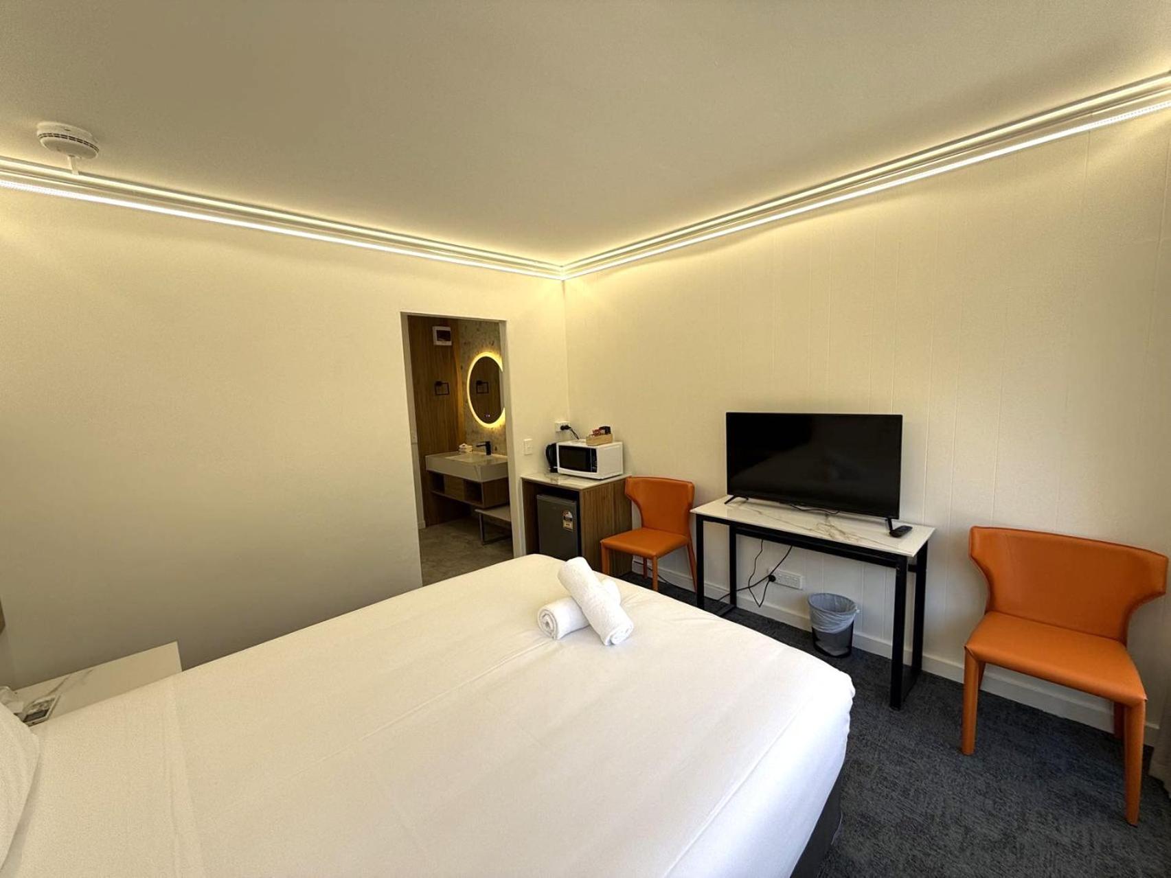 Queen Room photo 1