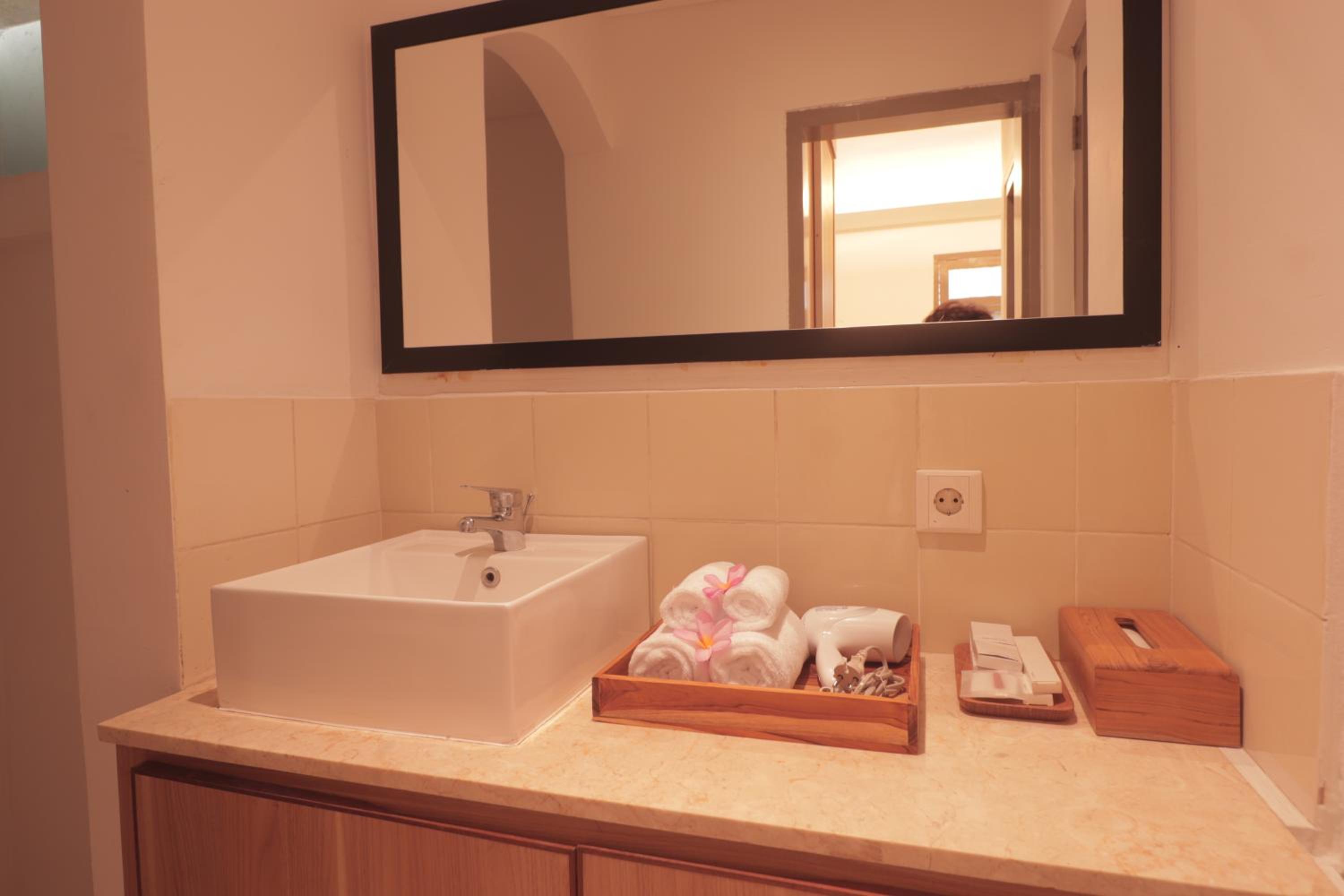 Deluxe Room - Photo 8