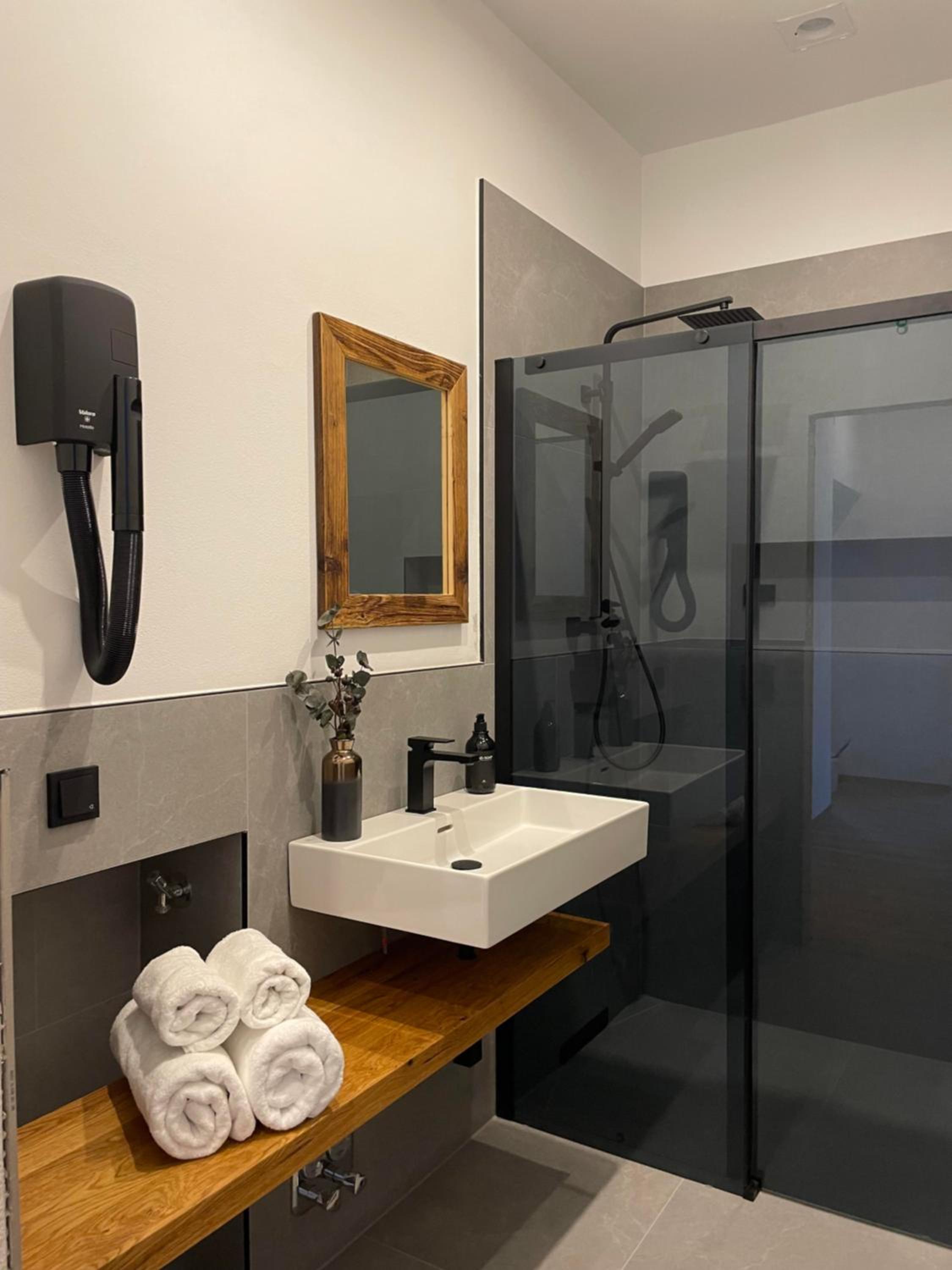 Apartment with Bathroom photo 2