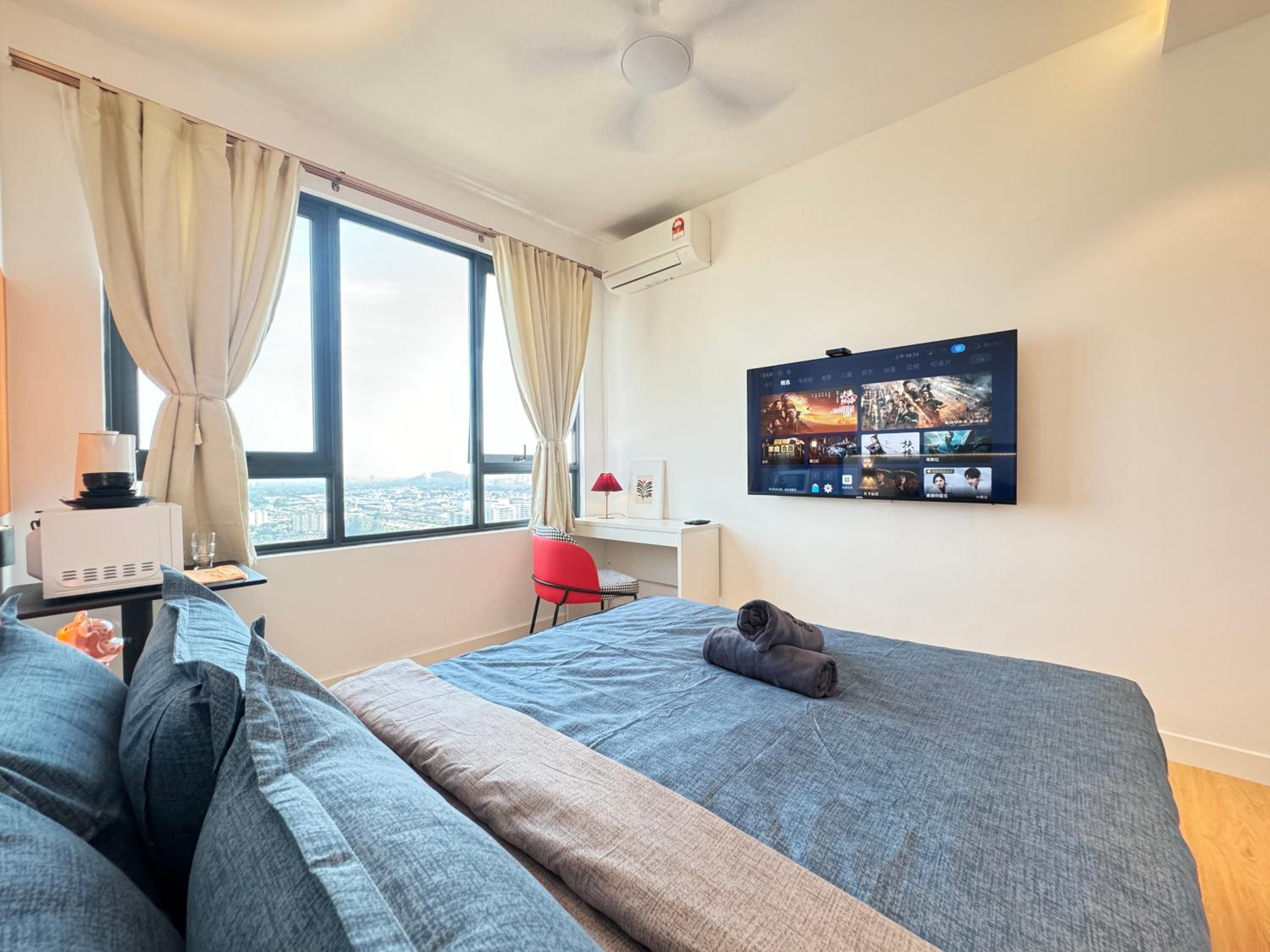 One-Bedroom Apartment photo 1