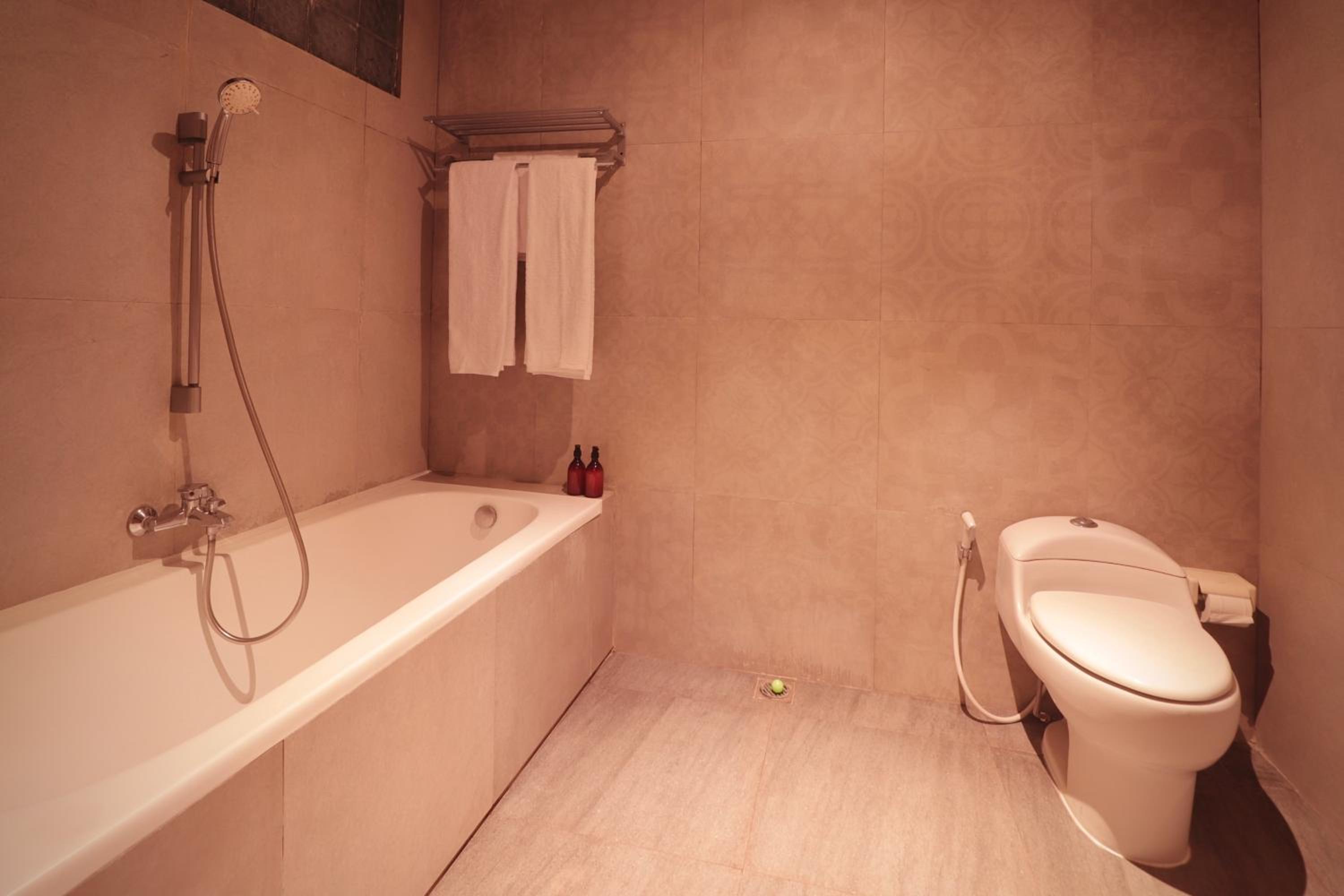 Suite - Photo 7