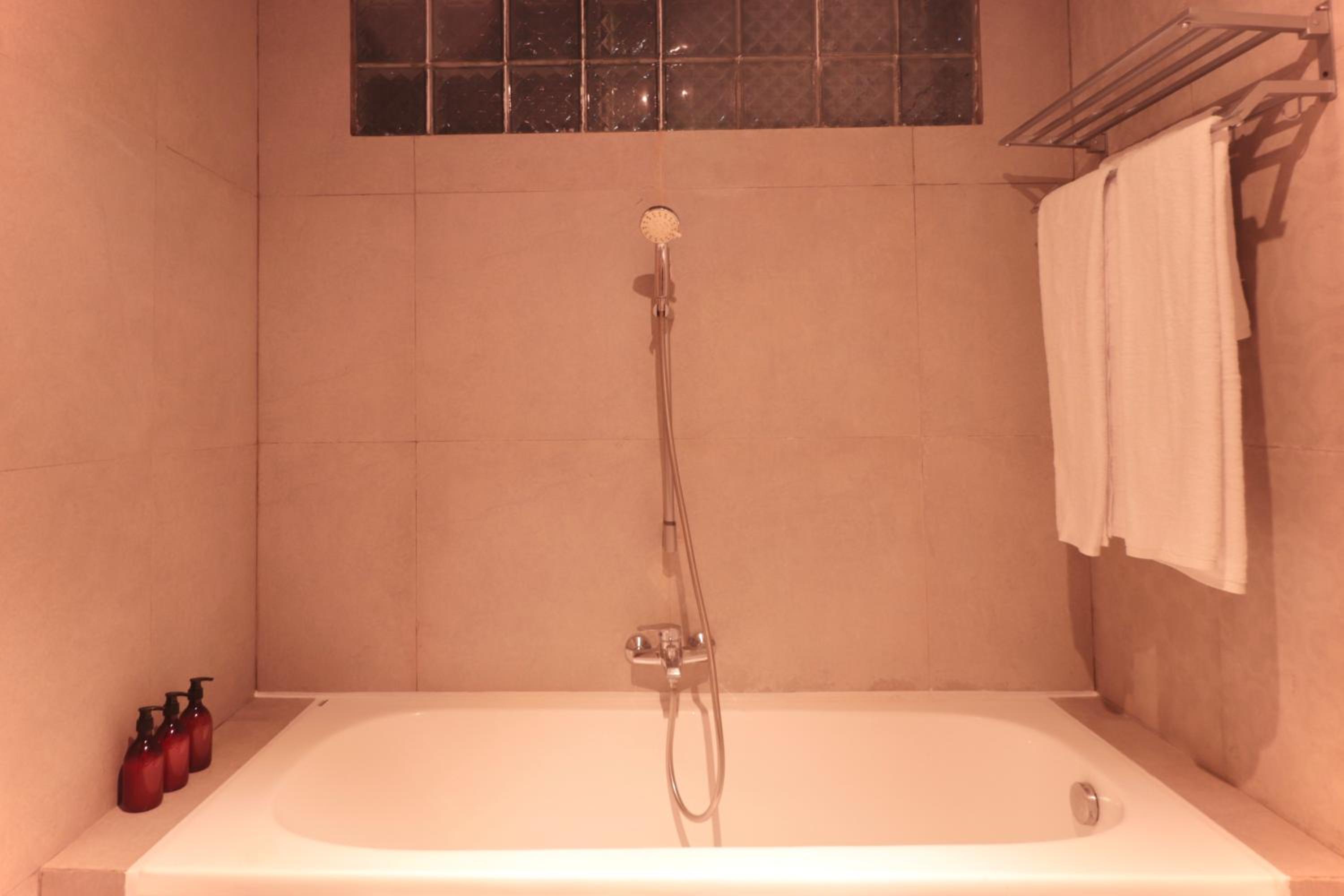 Suite - Photo 8