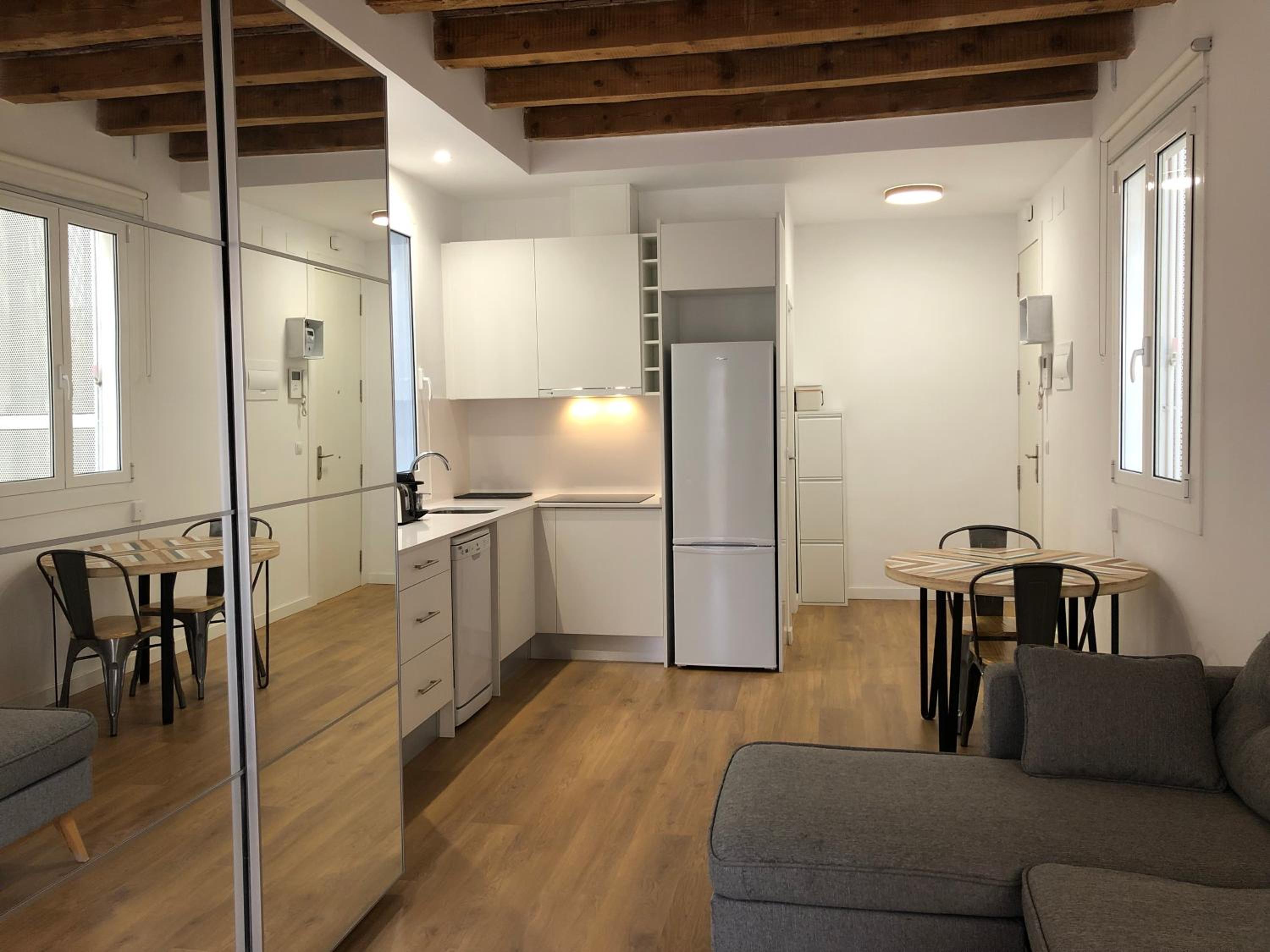 One-Bedroom Apartment photo 3