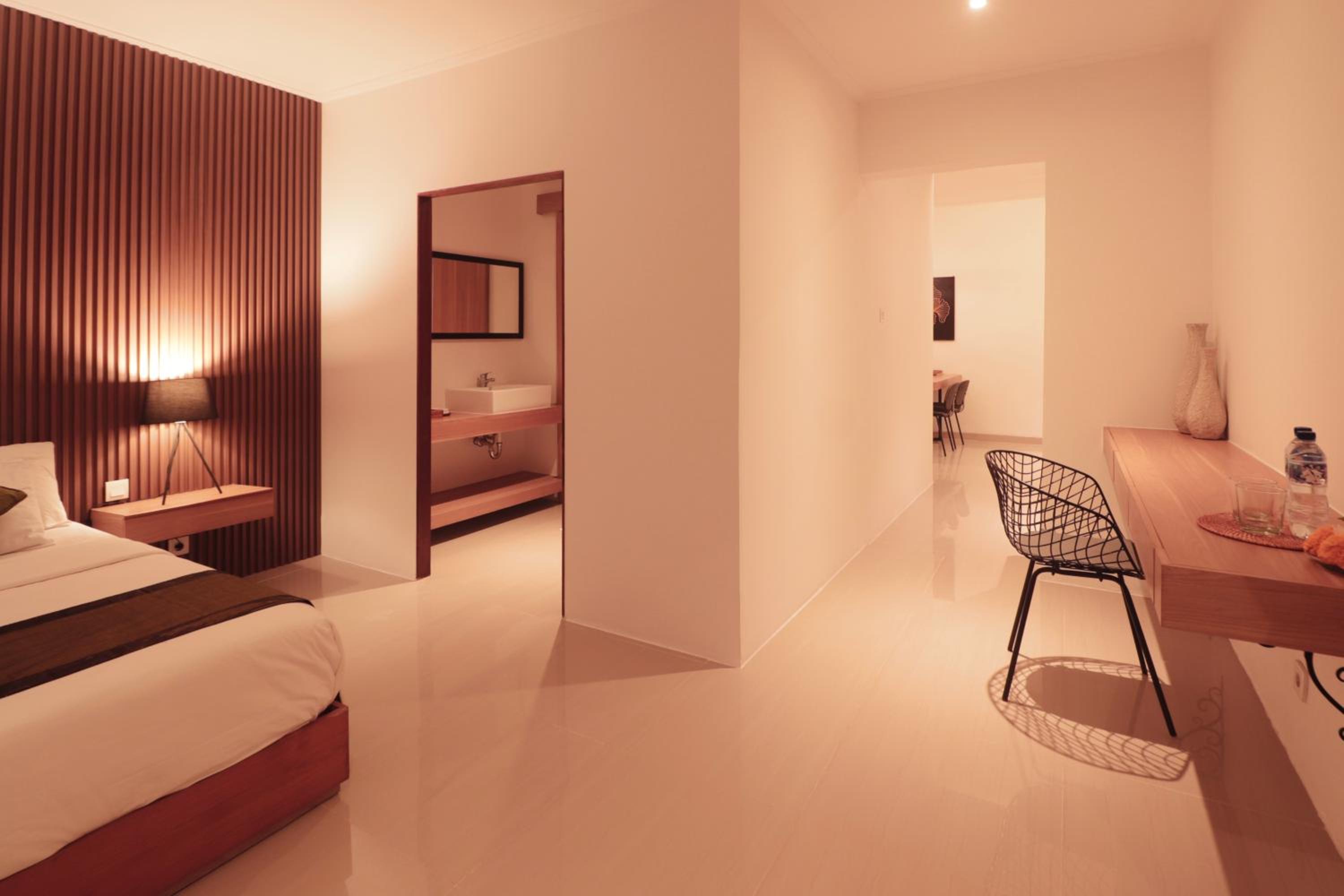 Suite - Photo 10
