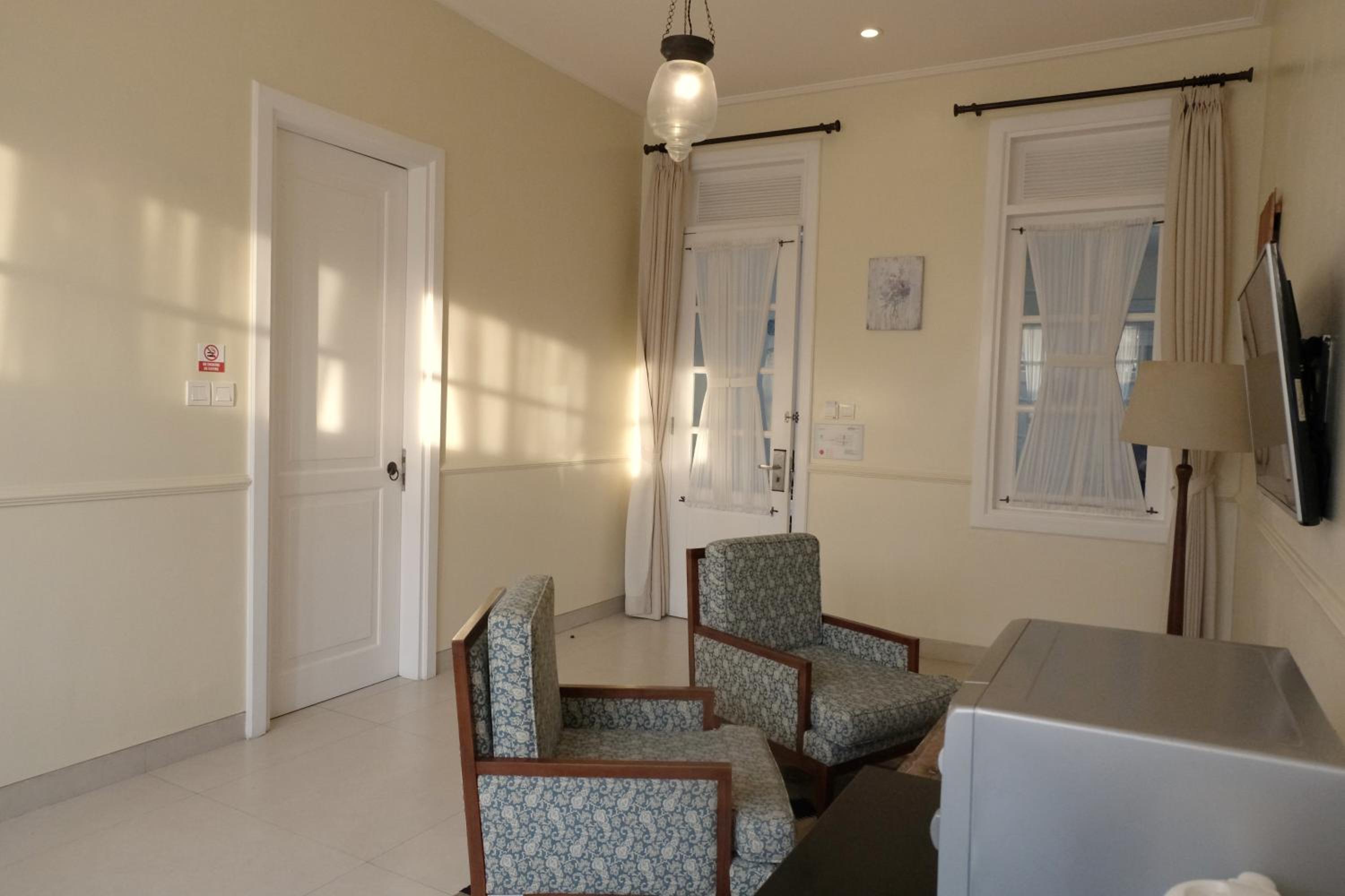Suite - Photo 3