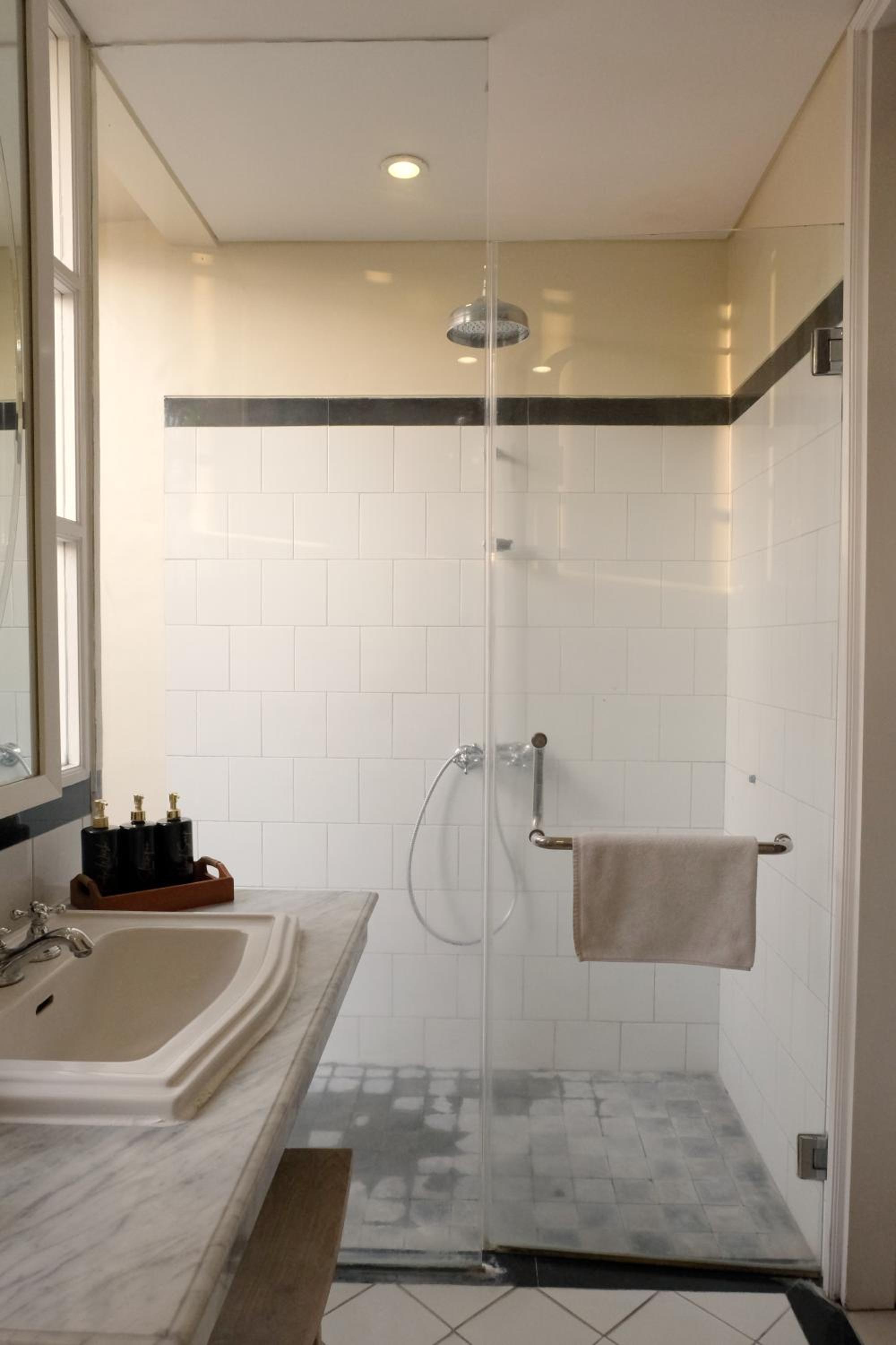 Suite - Photo 5