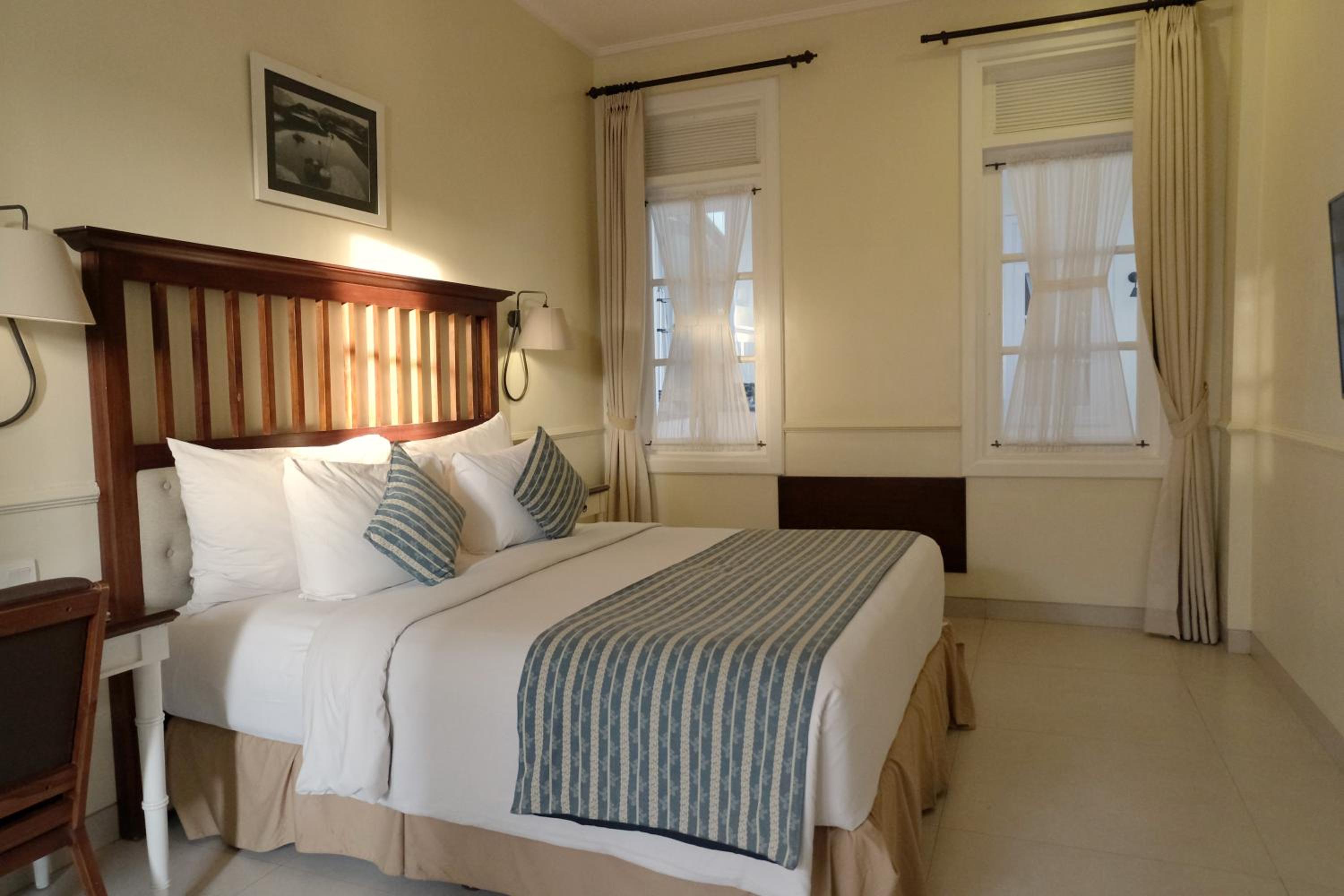 Suite - Photo 1