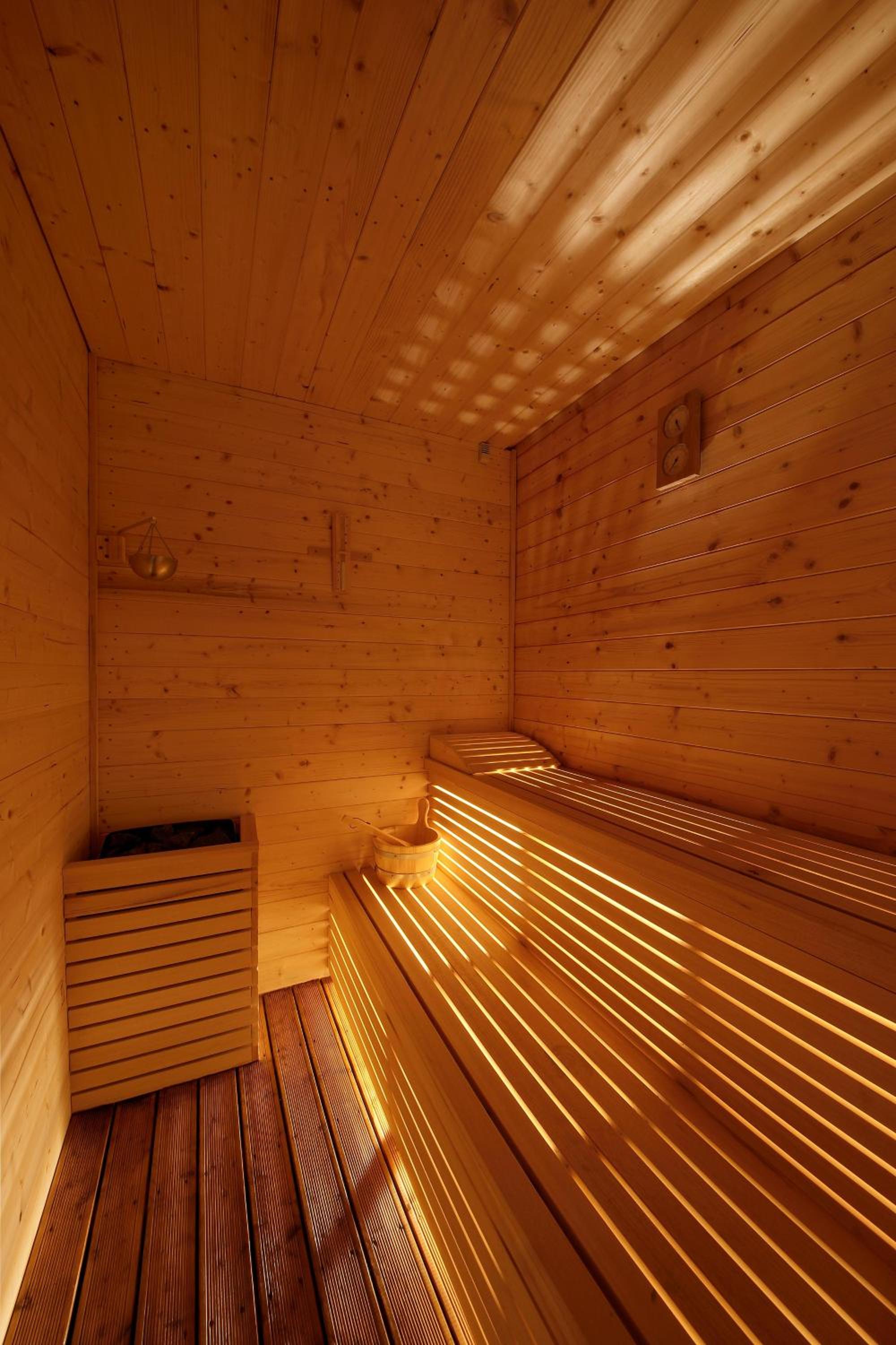 Double Room with Spa Bath - Photo 3