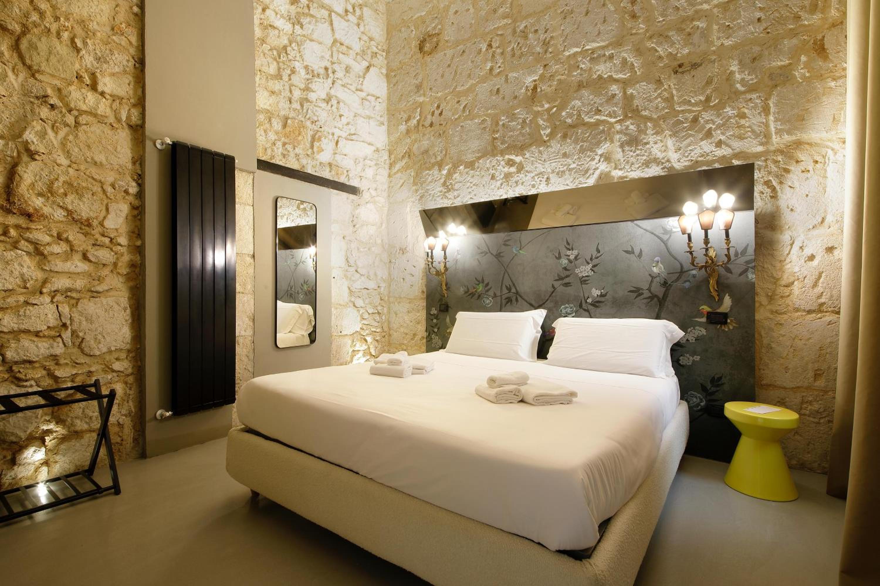 Double Room with Spa Bath - Photo 1
