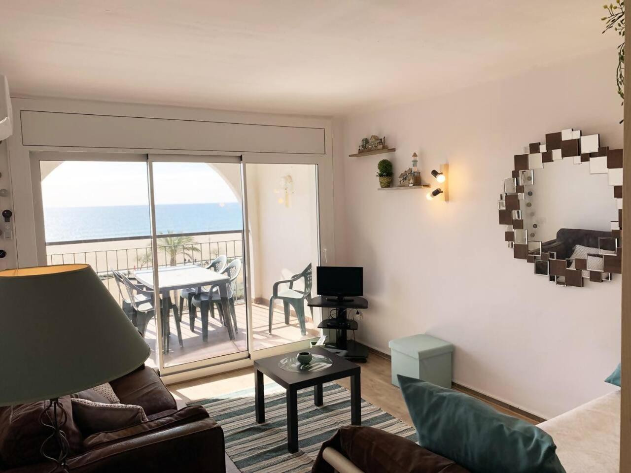 Estudio con vista al mar