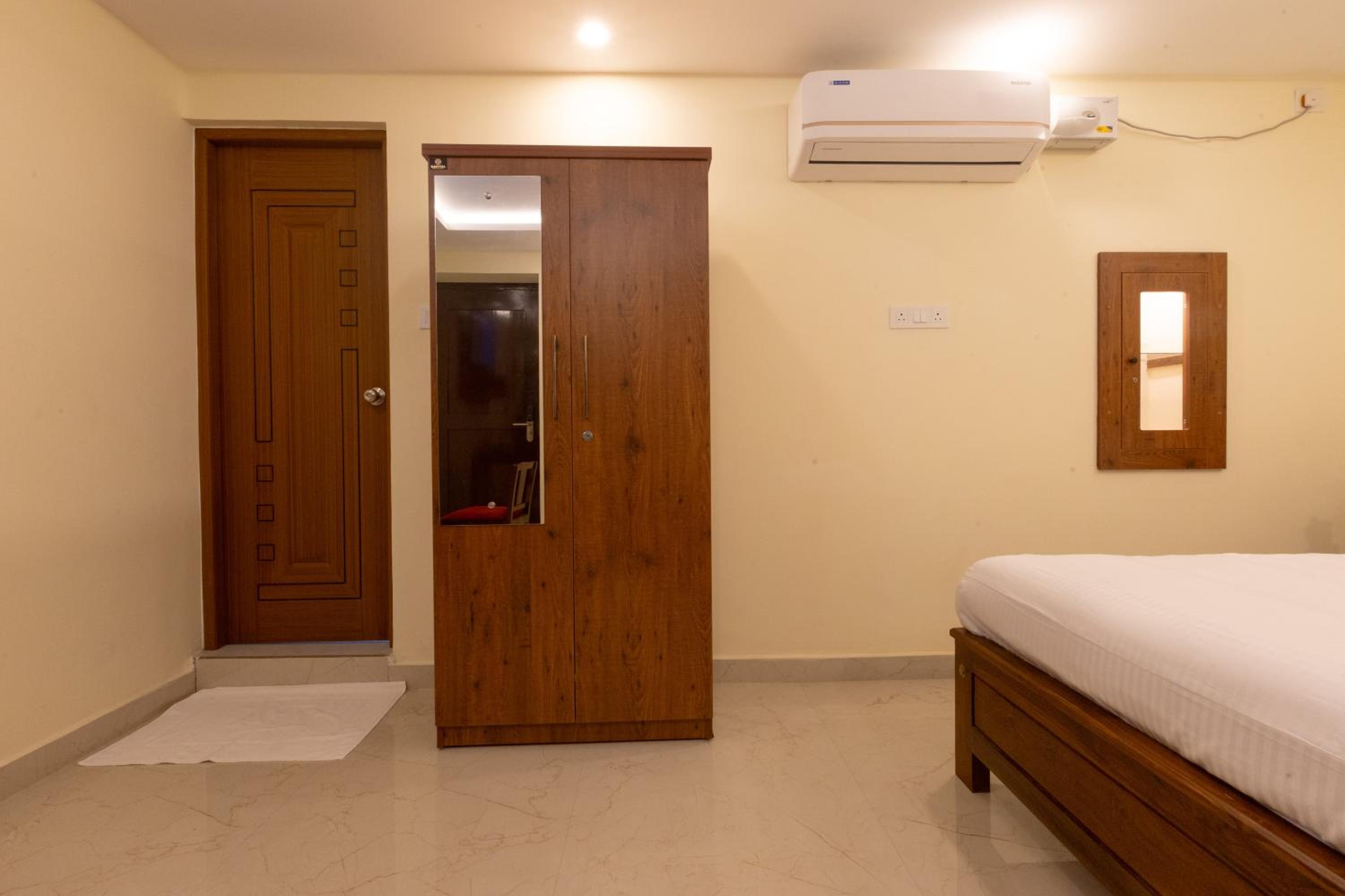 Deluxe Room - Photo 5