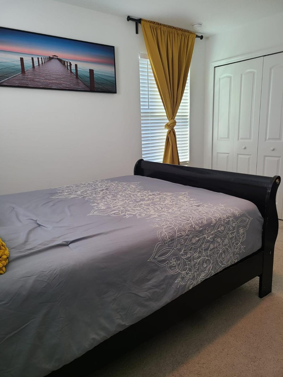 Queen Room photo 1
