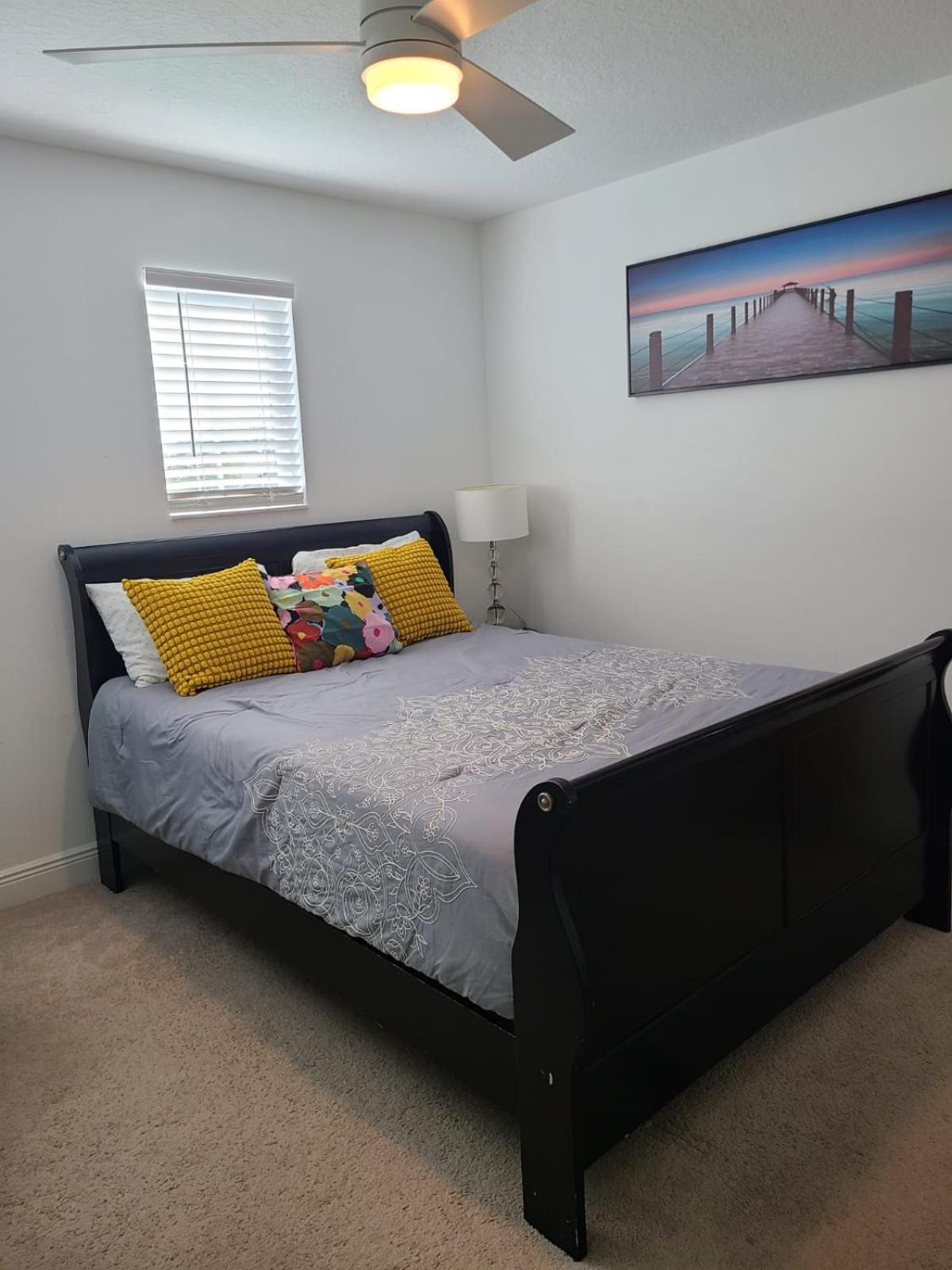 Queen Room photo 2