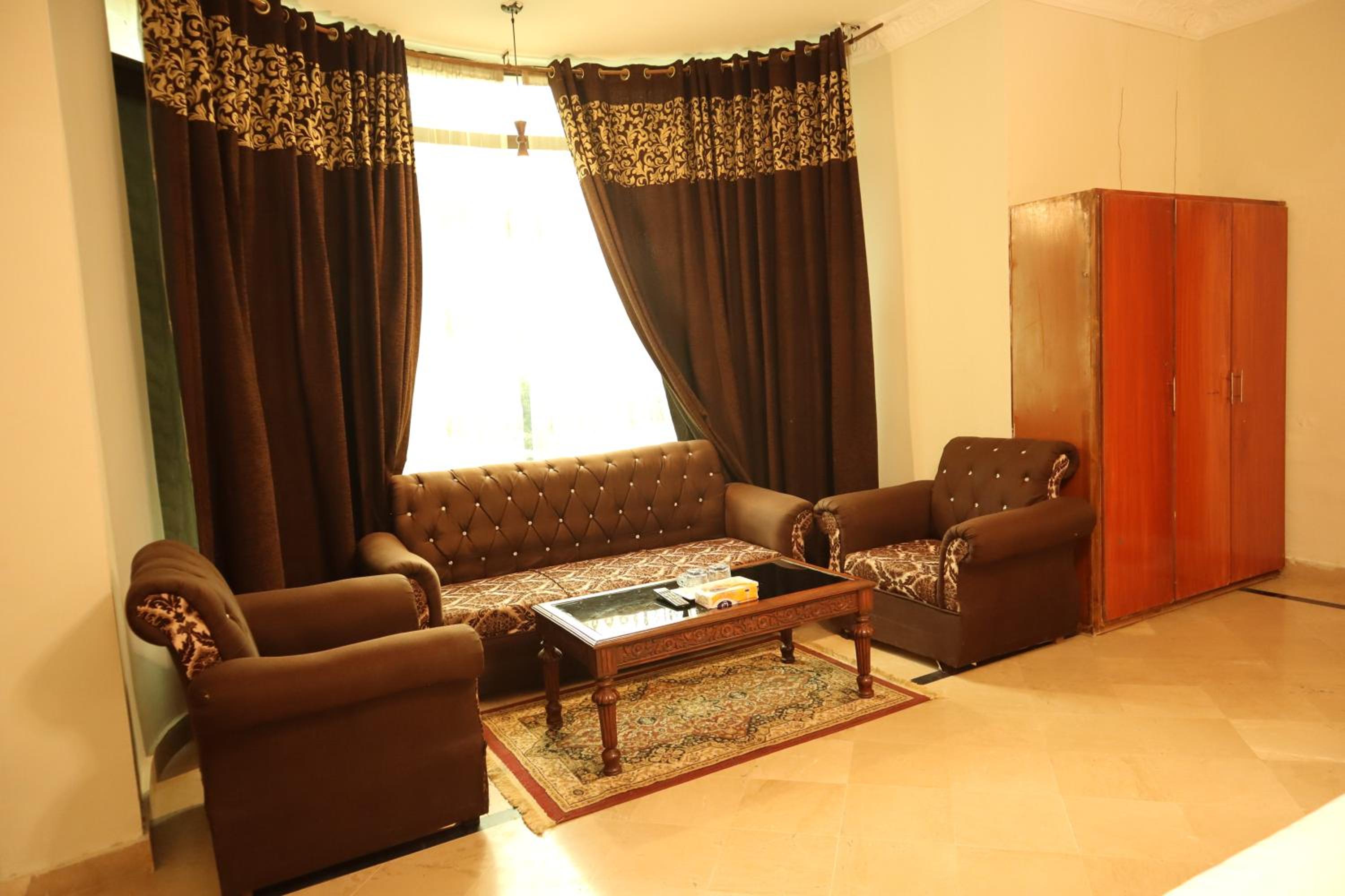 Deluxe Room (2 Adults + 1 Child) photo 2
