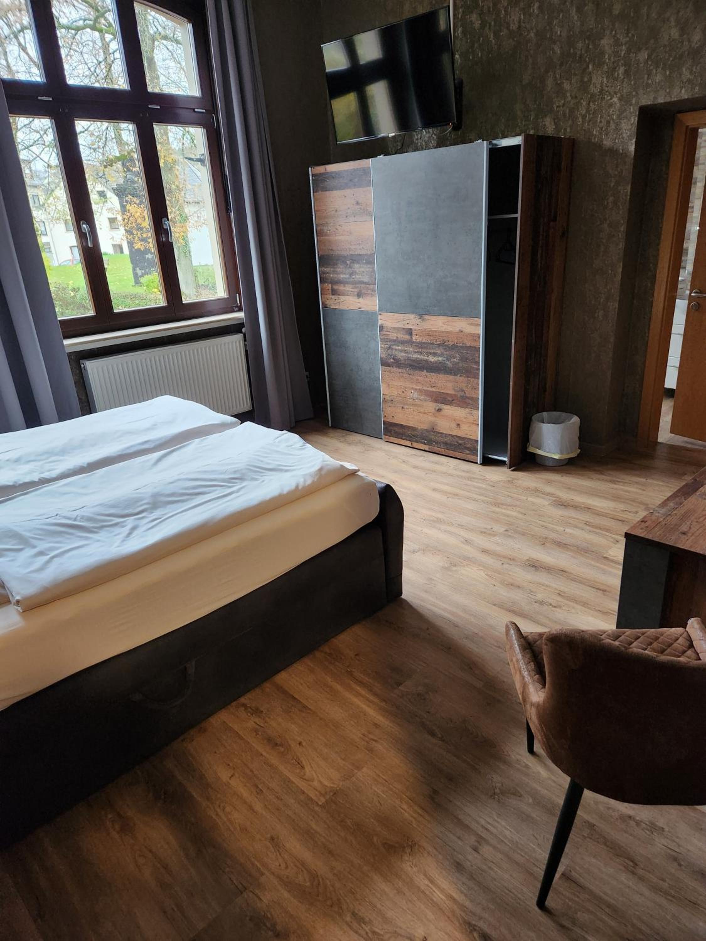 Deluxe Double Room with Shower