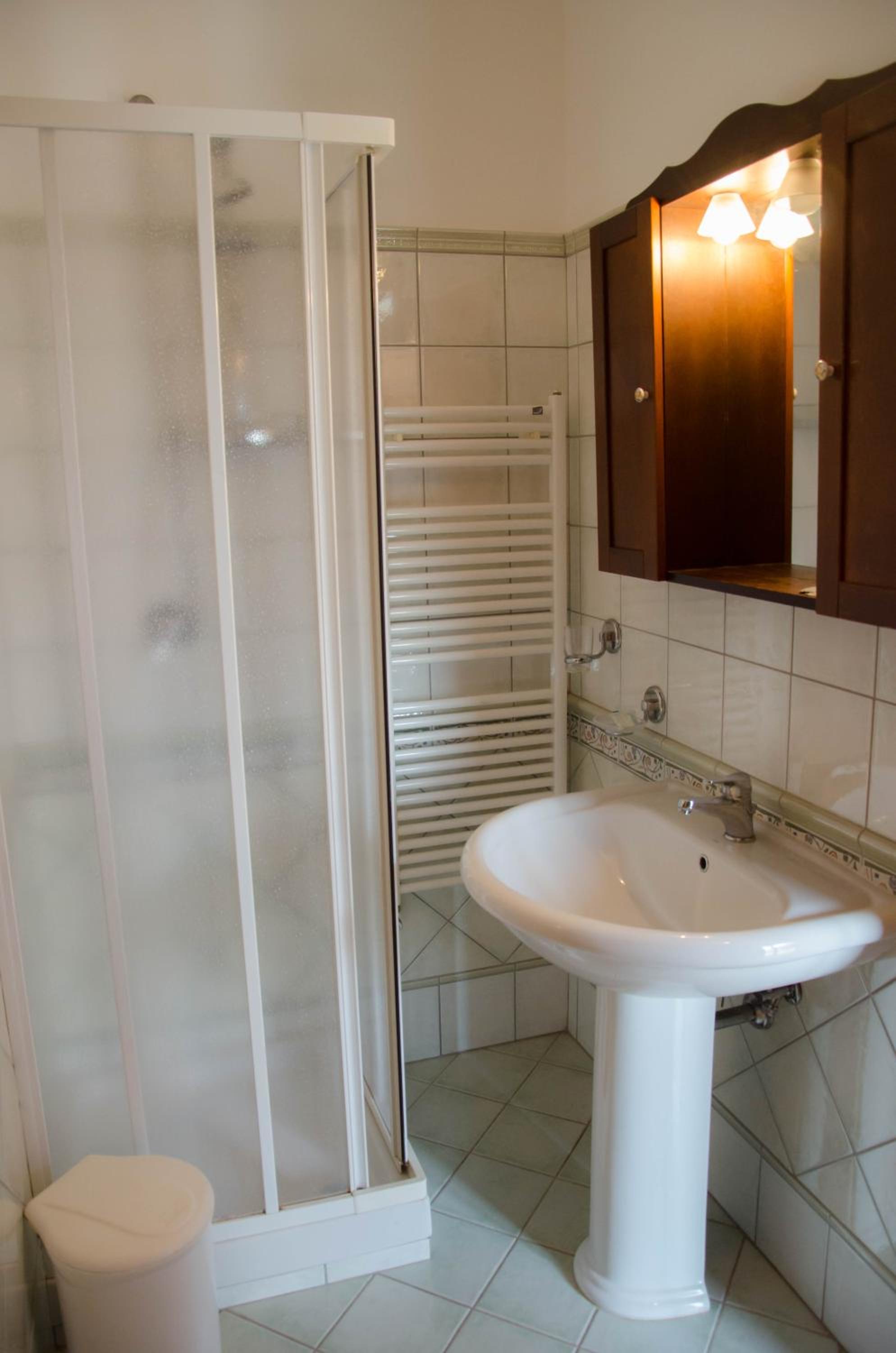 Twin Room with Bathroom photo 2