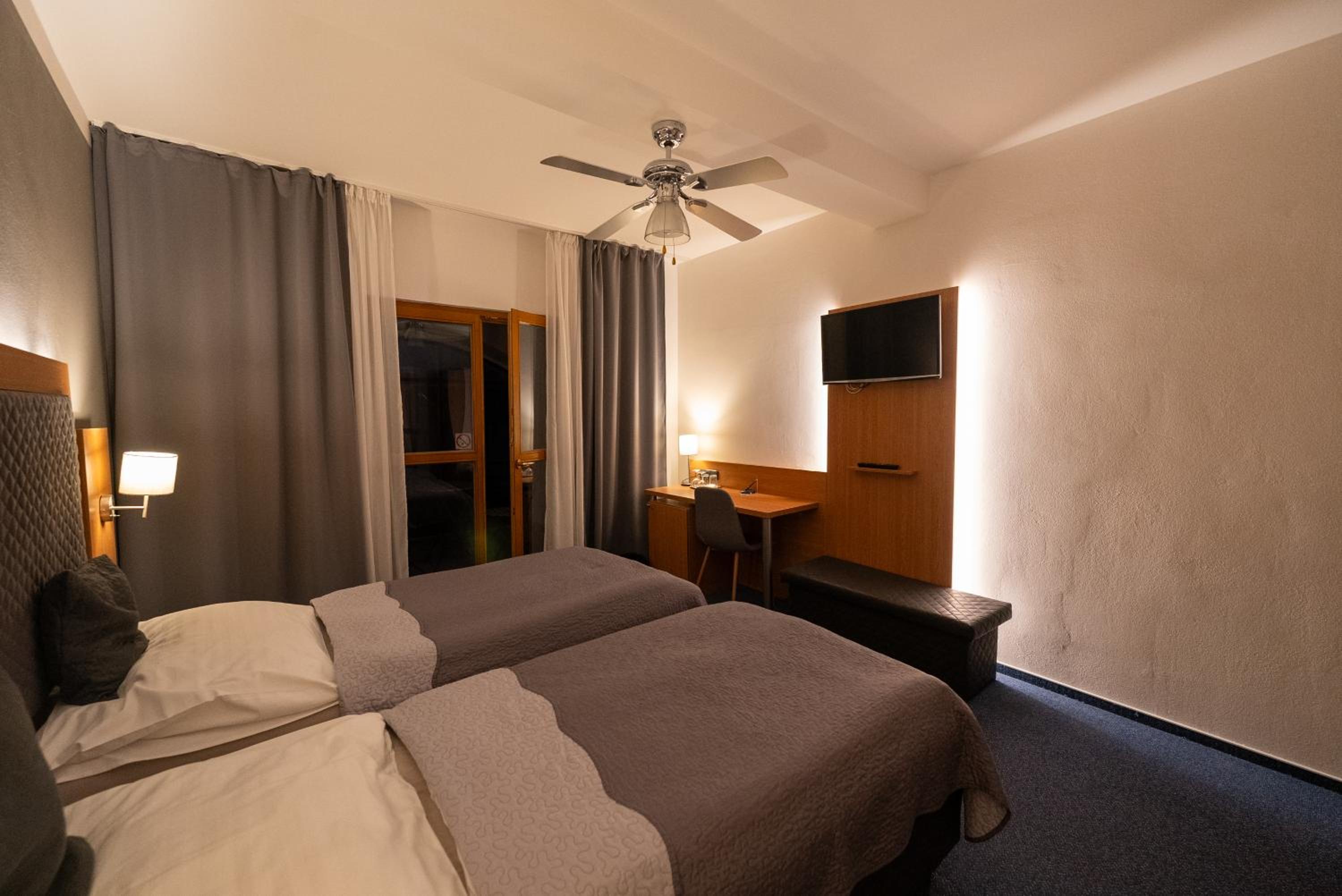 Double or Twin Room - Photo 5