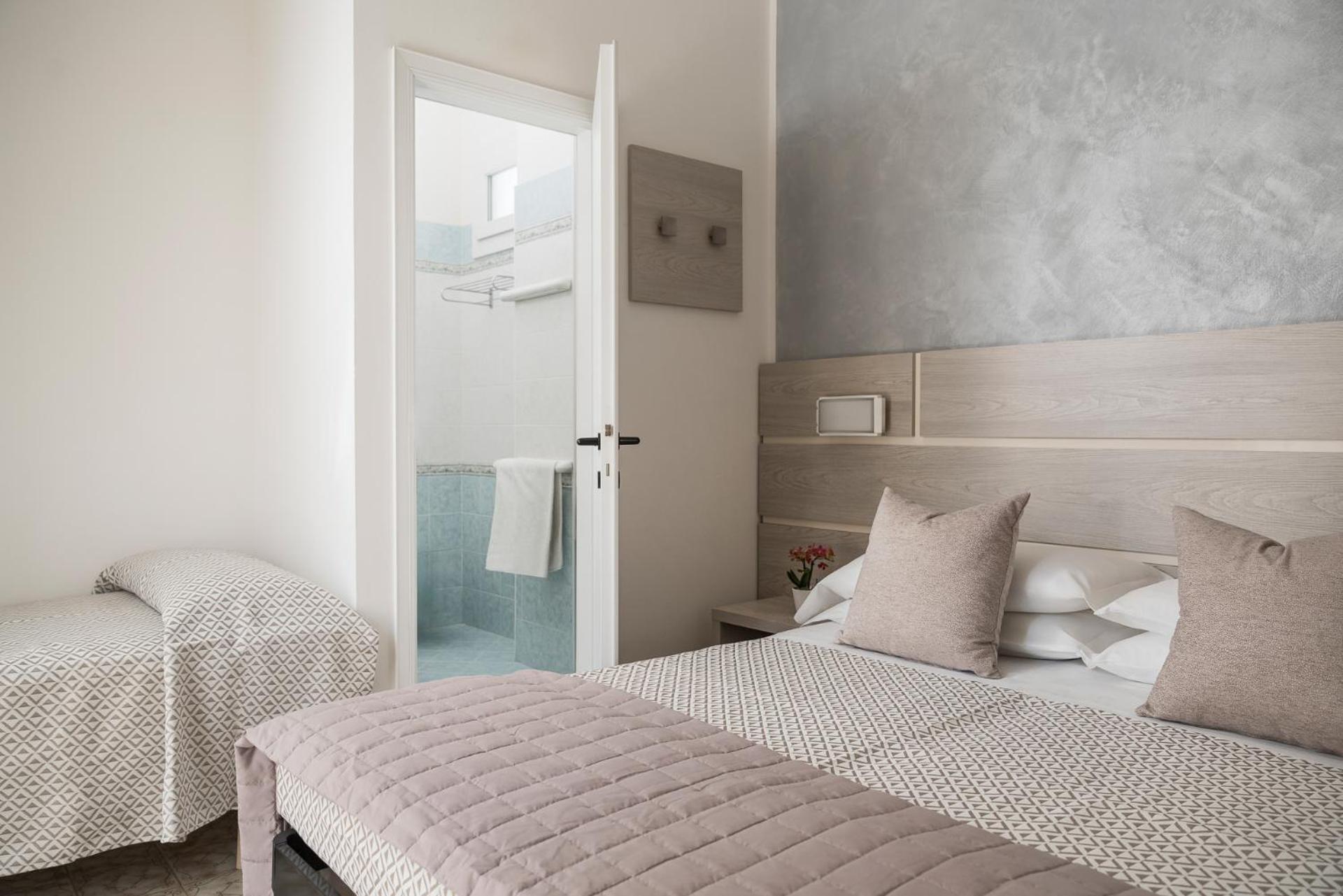 Basic Triple Room photo 1