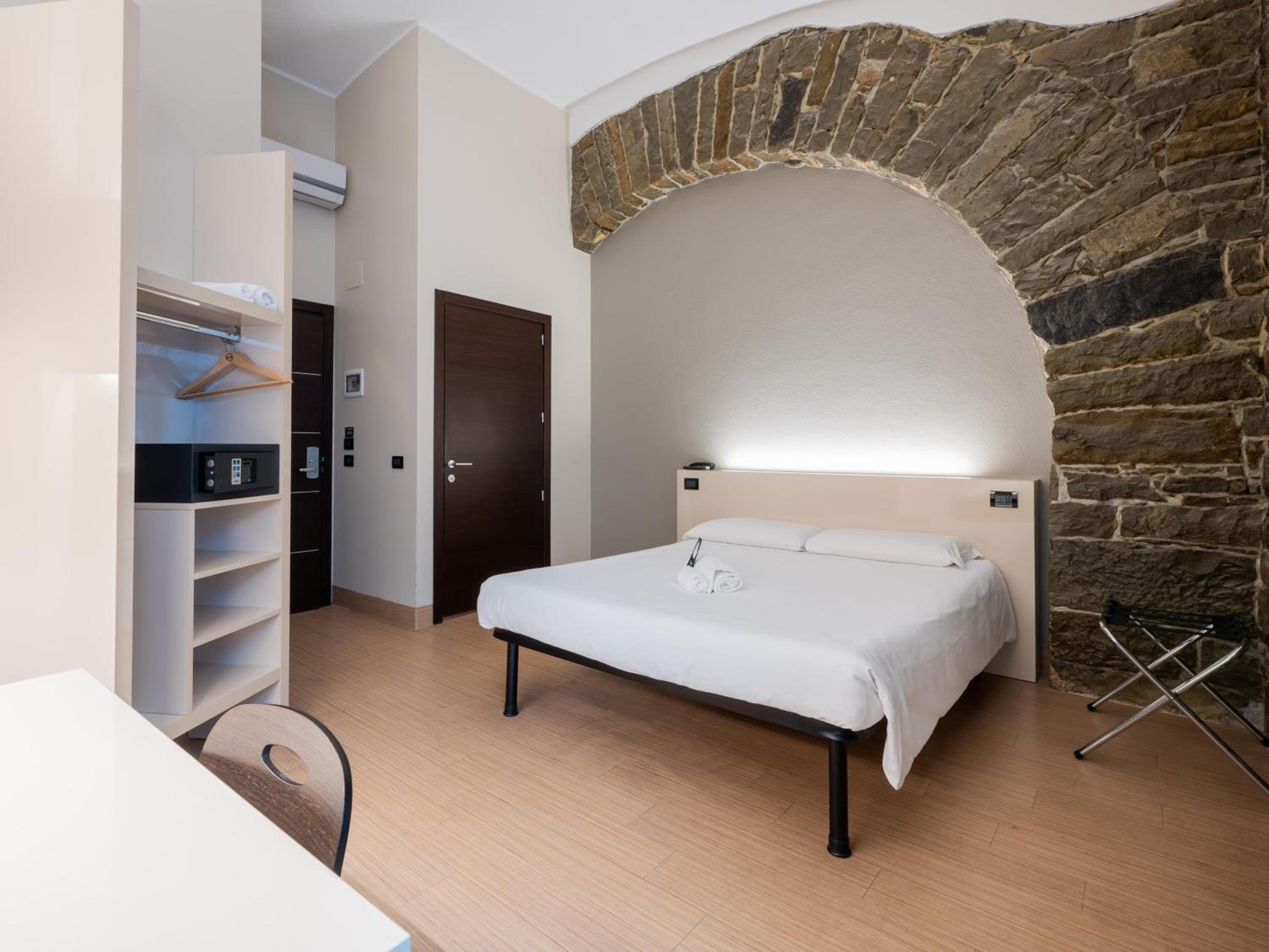 Double Room - Photo 1
