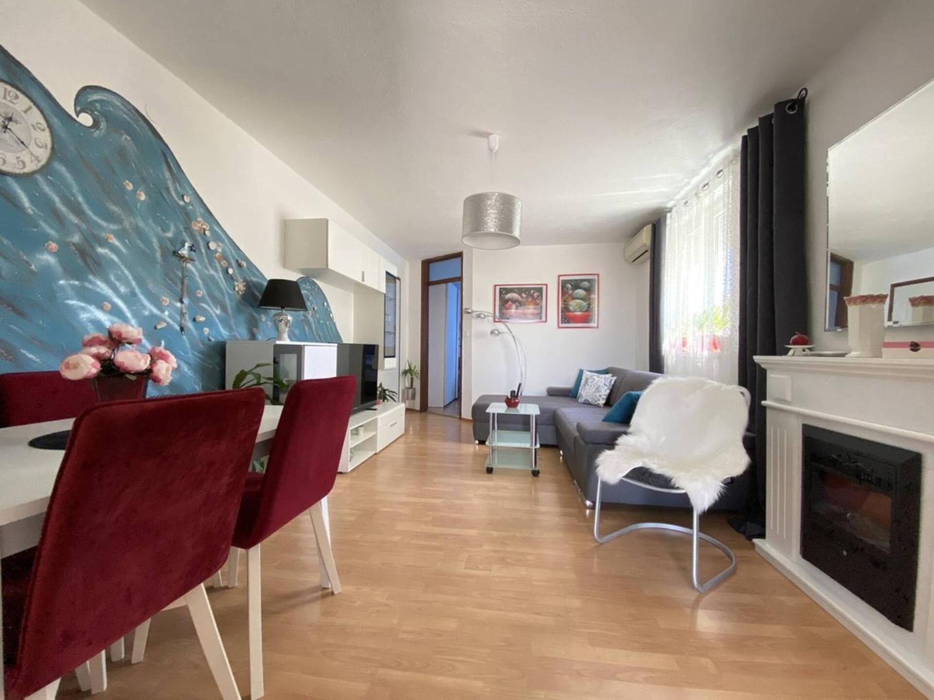 Apartment photo 1