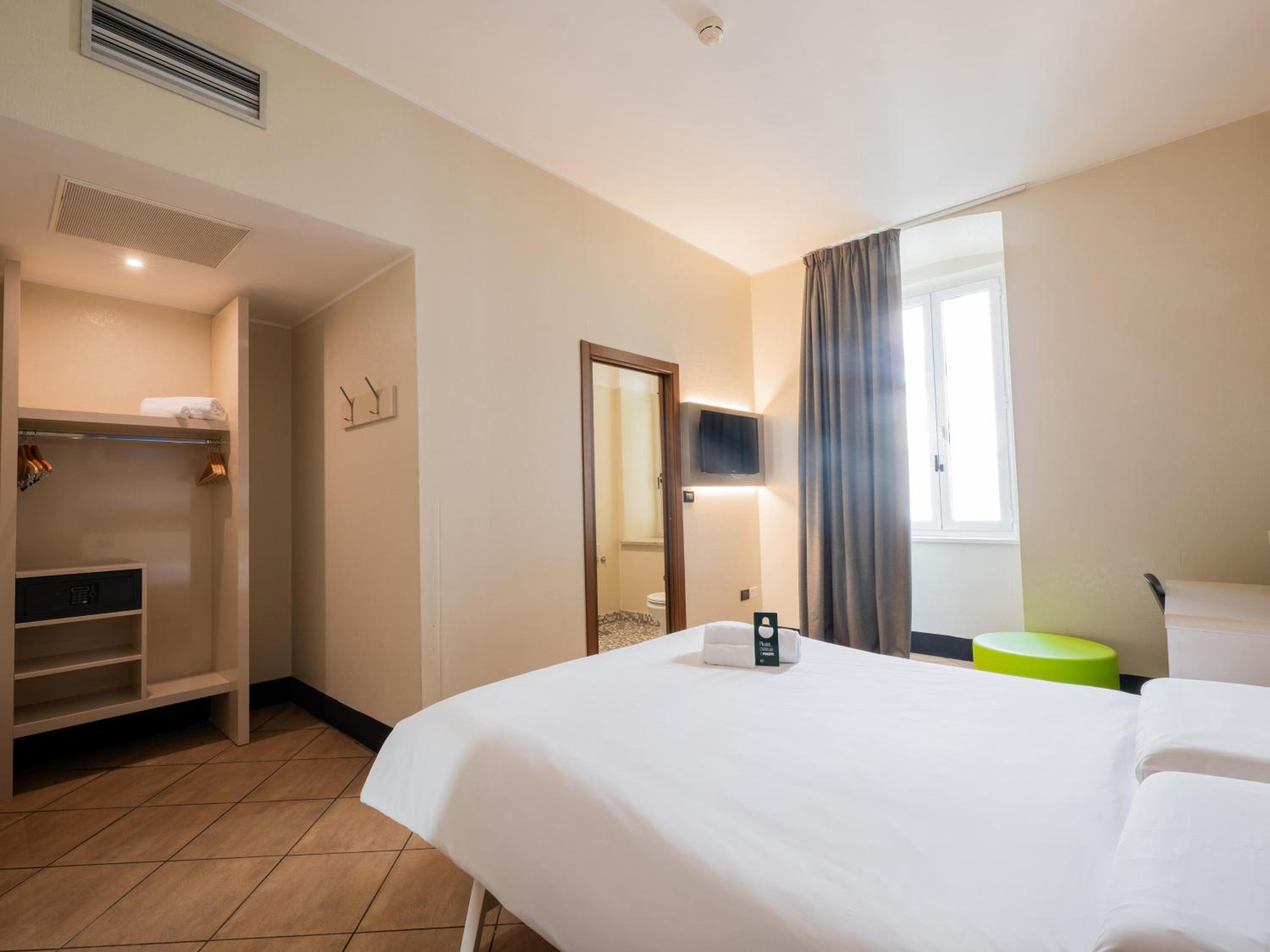 Double Room - Photo 4