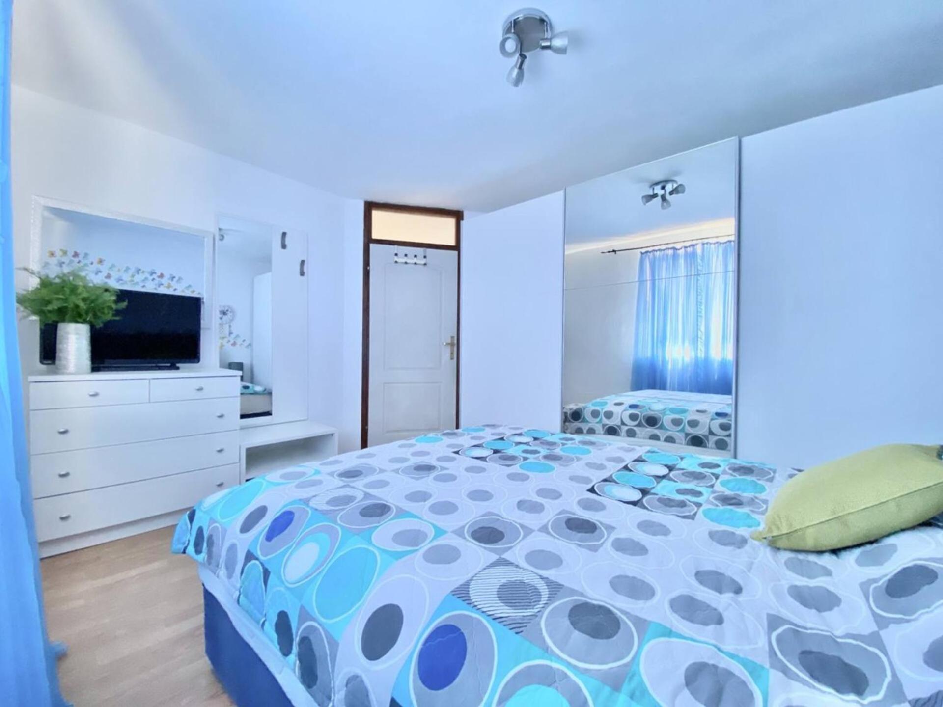 Apartment photo 2