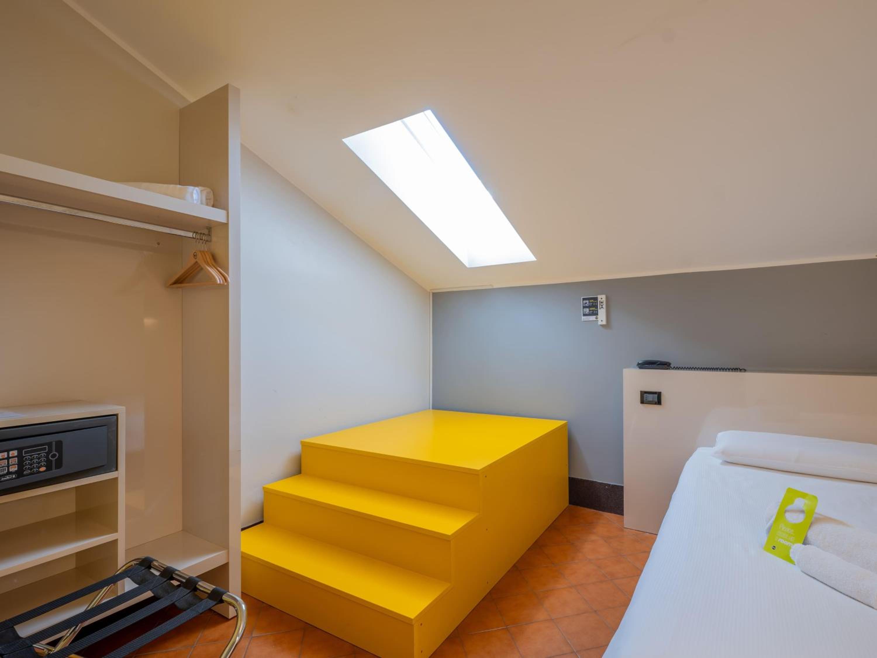 Economy Triple Room - Photo 2
