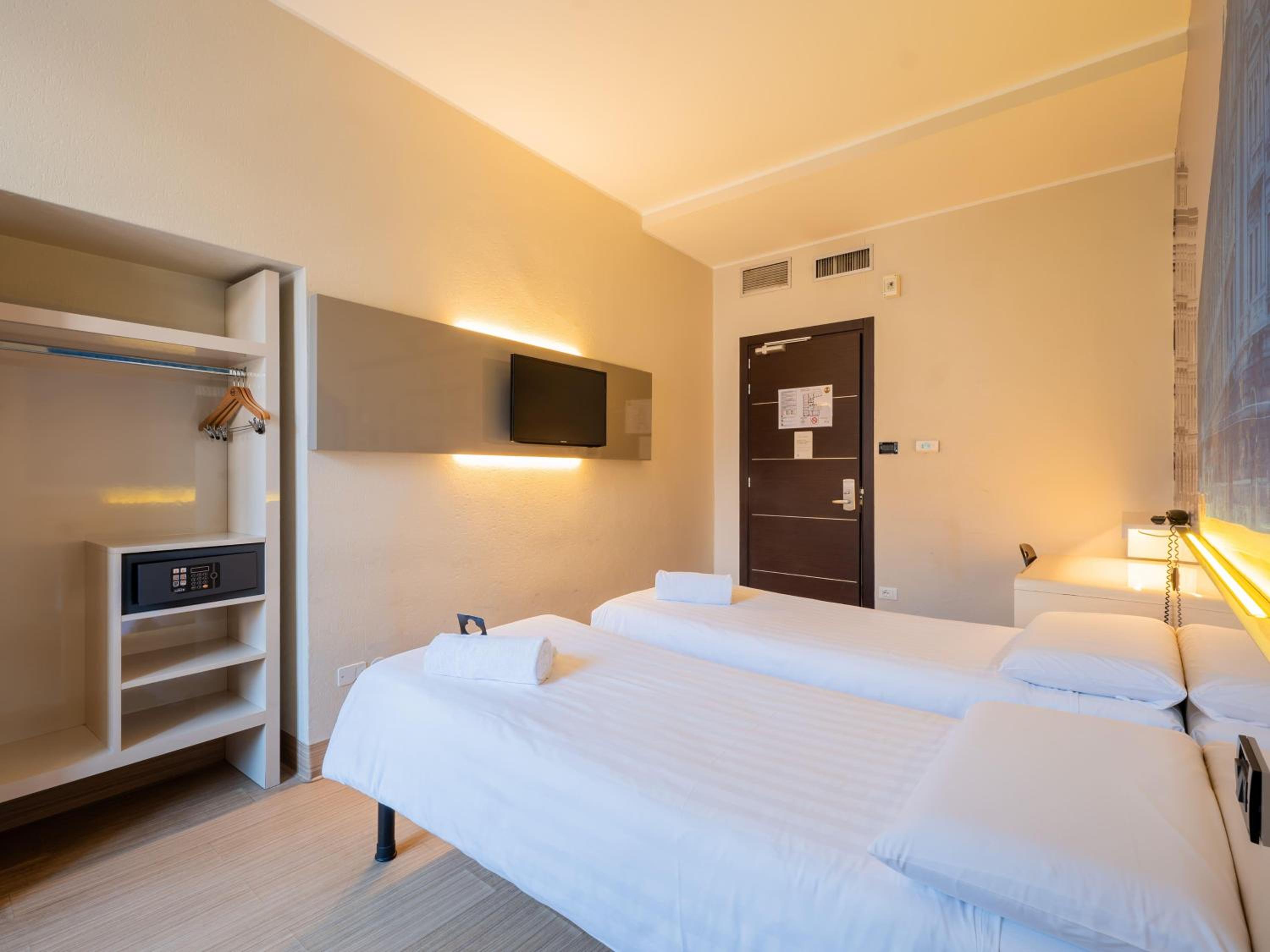 Twin Room - Photo 5