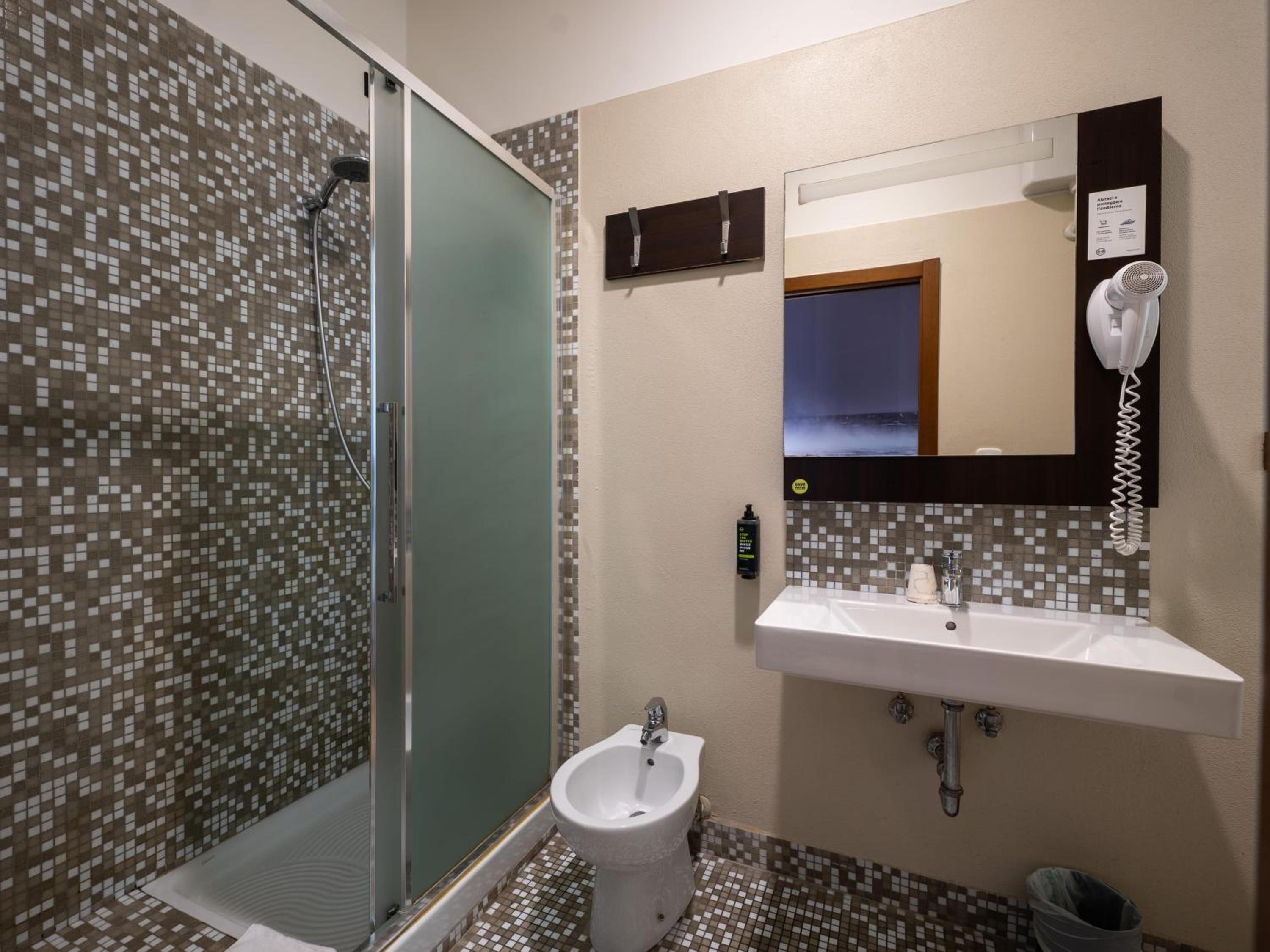 Double Room - Photo 2