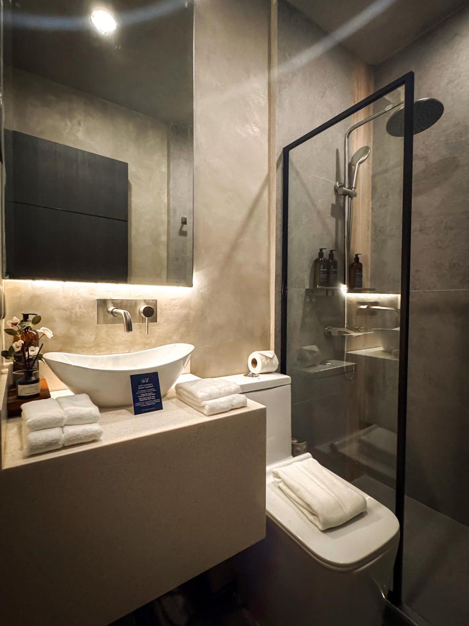 Suite - Photo 8