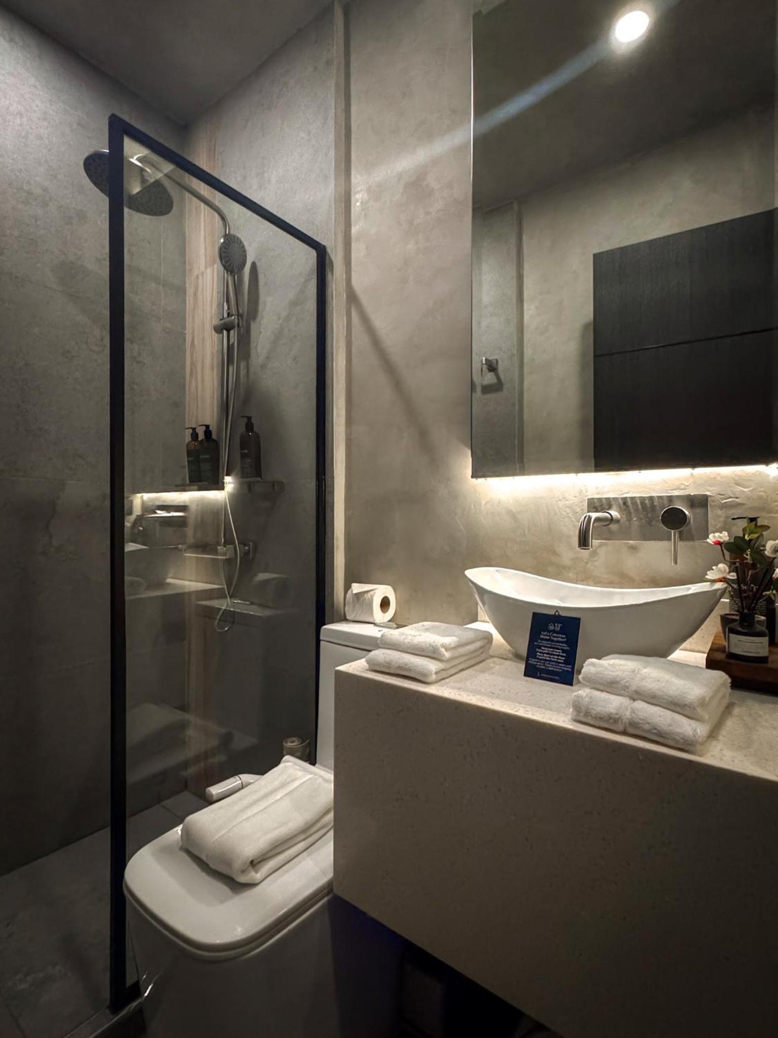 Suite - Photo 9