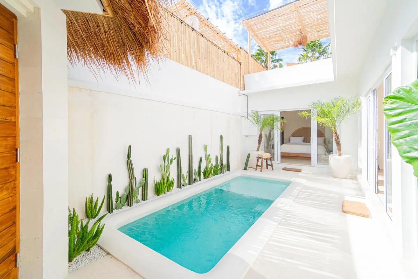 Villa with Private Pool - Photo 6
