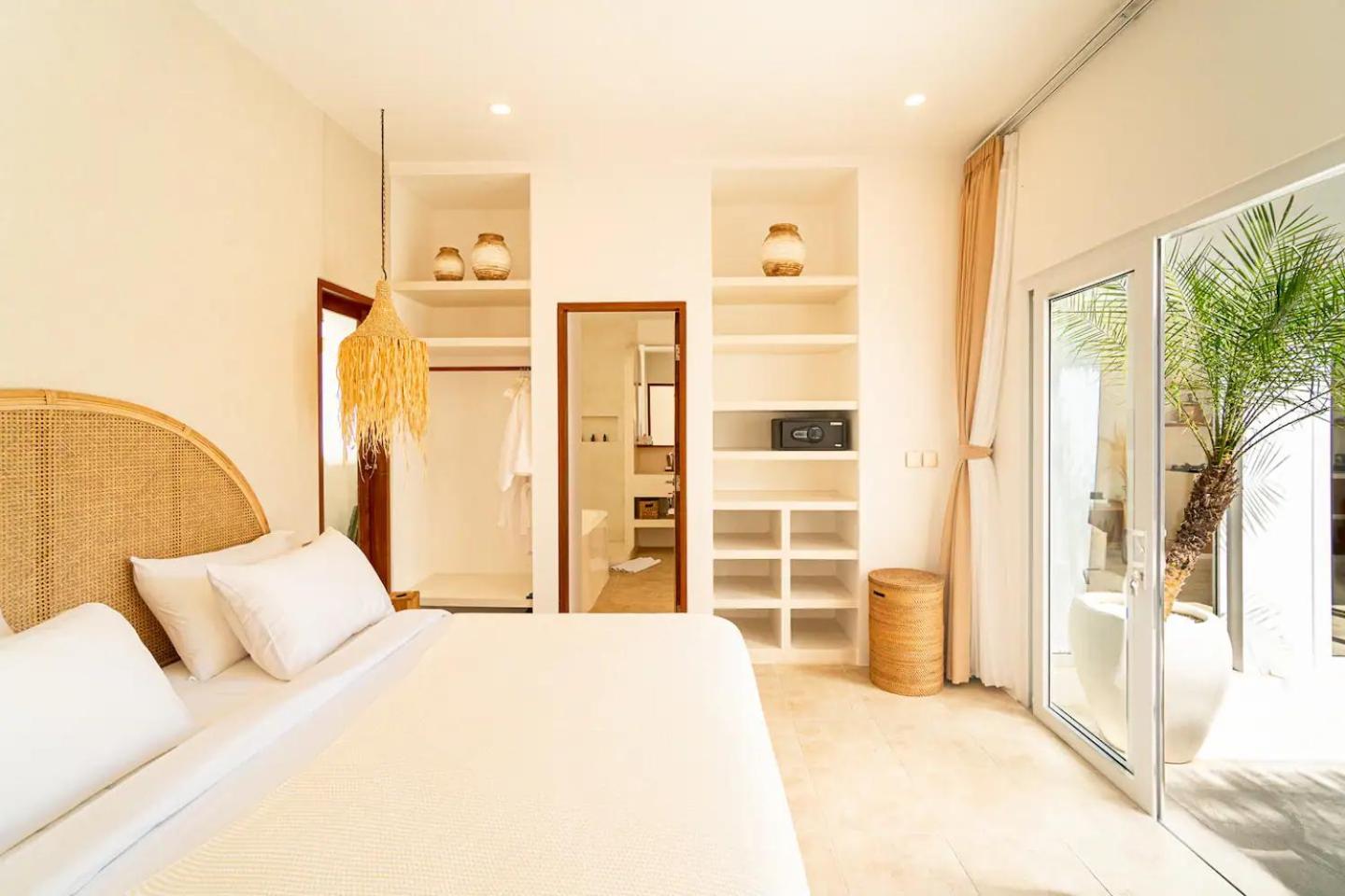 Villa with Private Pool - Photo 27