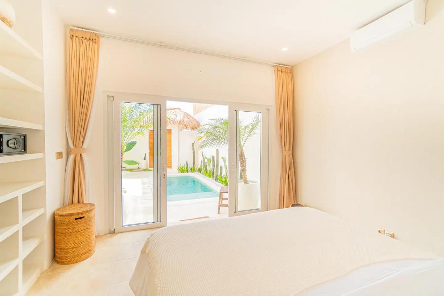 Villa with Private Pool - Photo 10