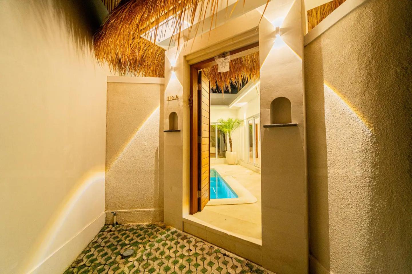 Villa with Private Pool - Photo 18