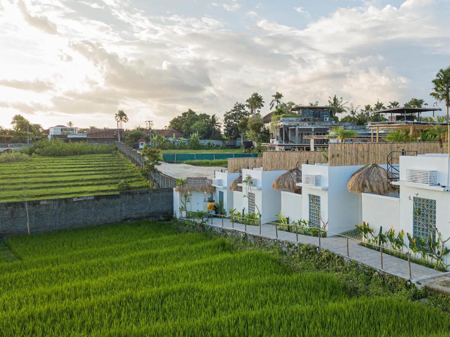 Villa with Private Pool - Photo 2
