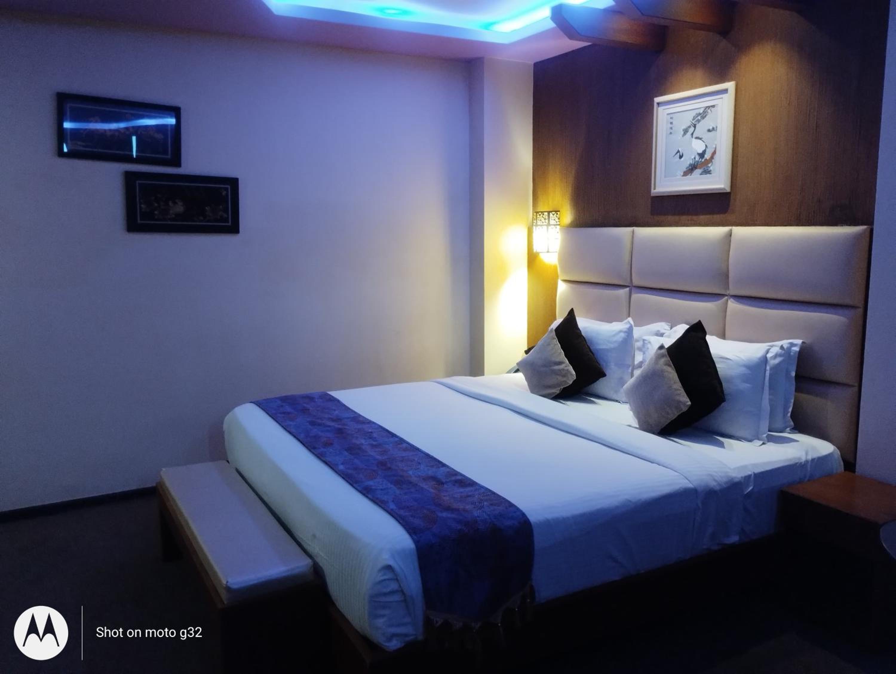 Deluxe Queen Room