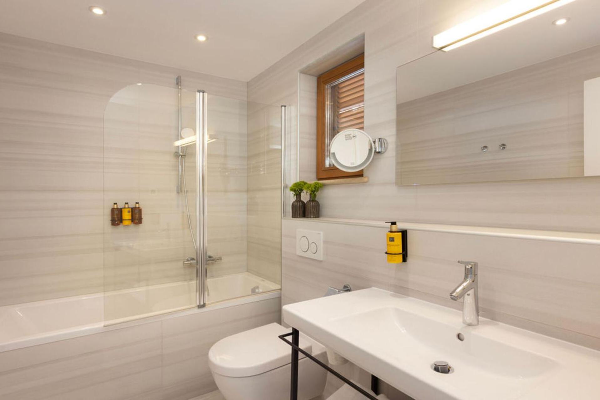 Suite with Balcony - Annex photo 3