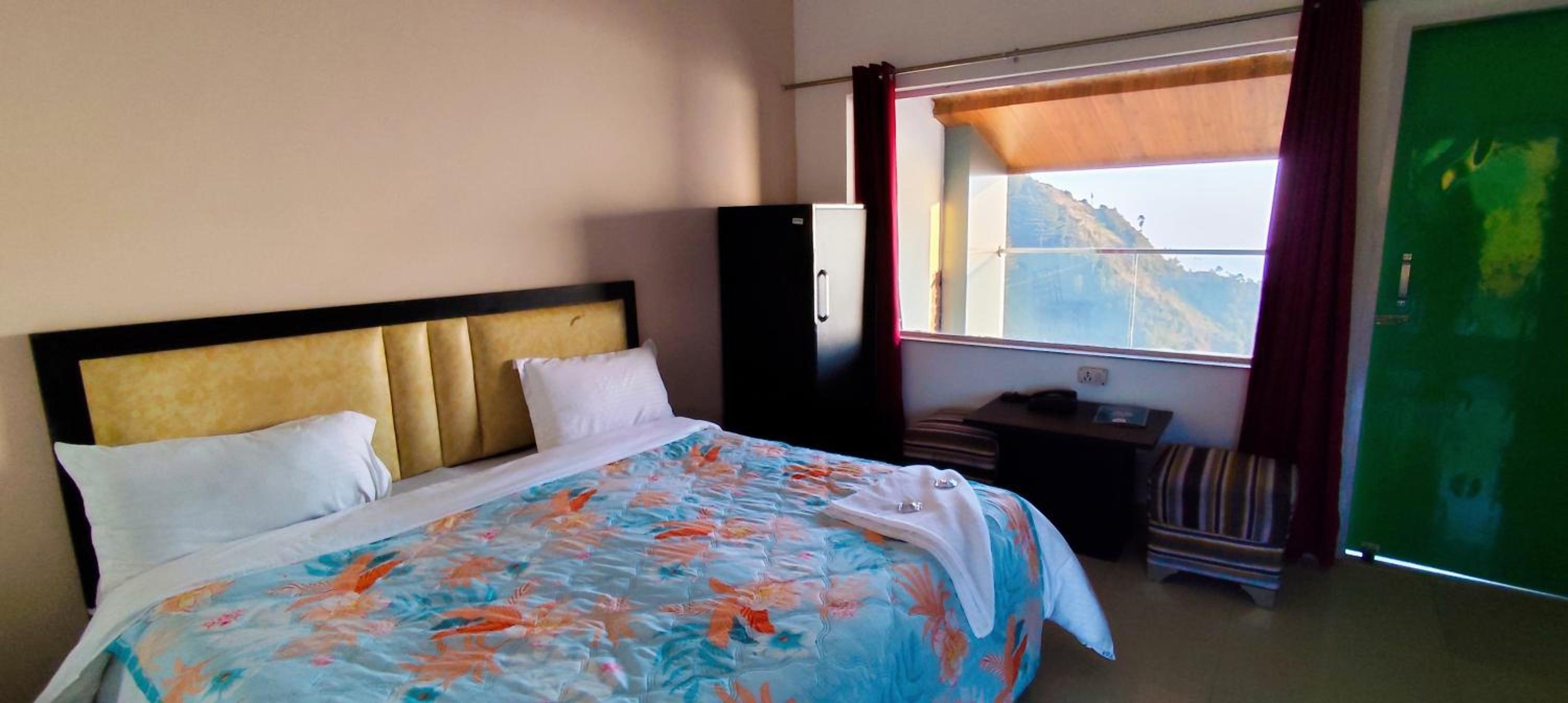 Deluxe Room (2 Adults + 1 Child)