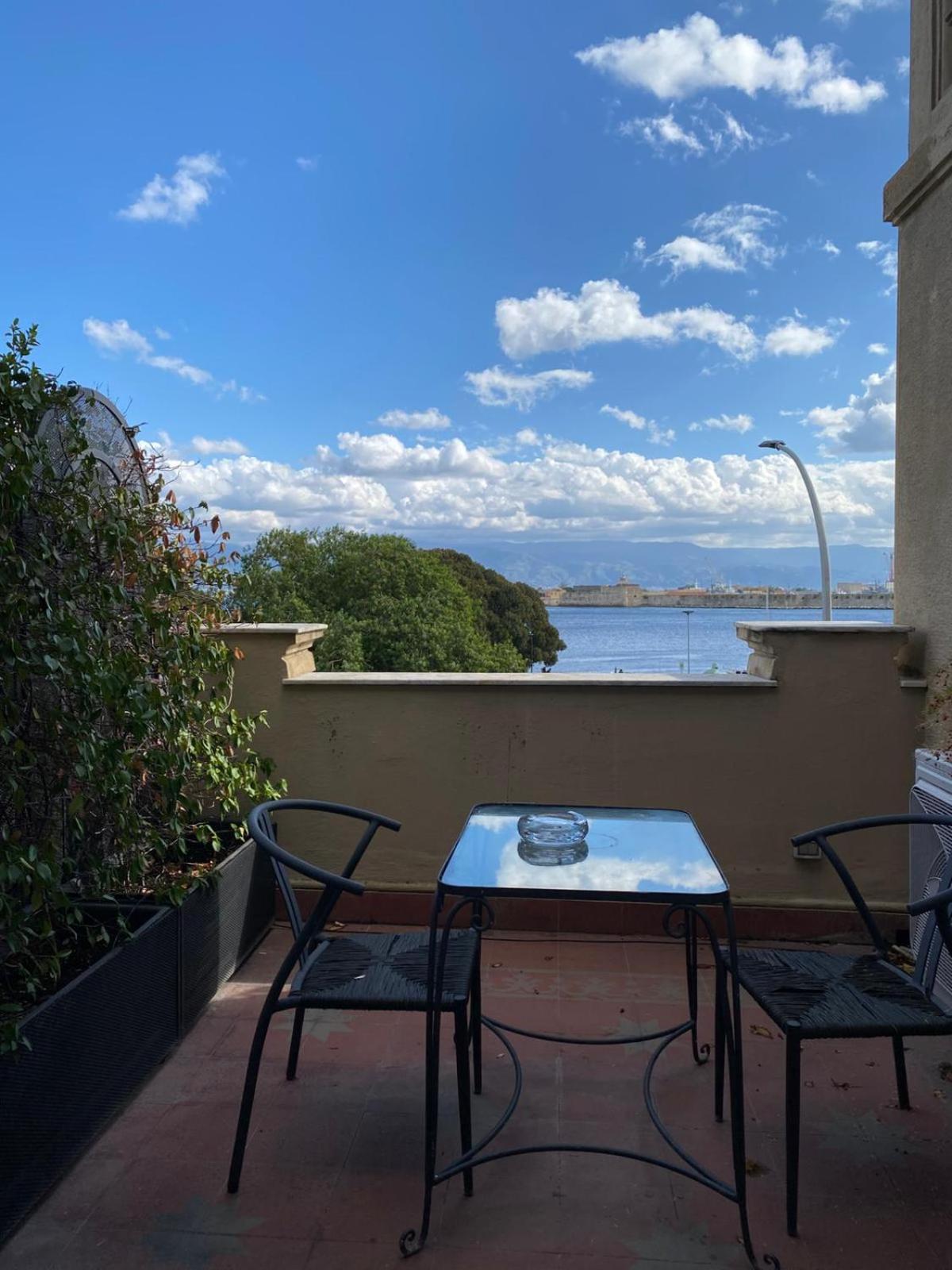 Double Room with Balcony and Sea View - Photo 5