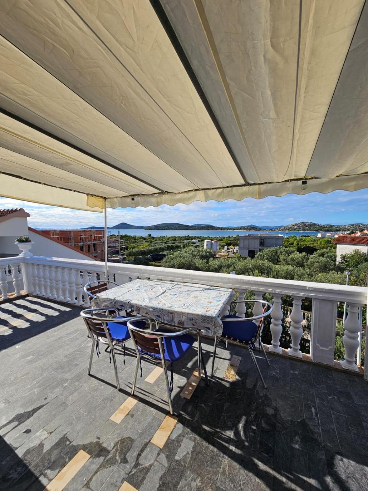 Apartment with Balcony photo 2