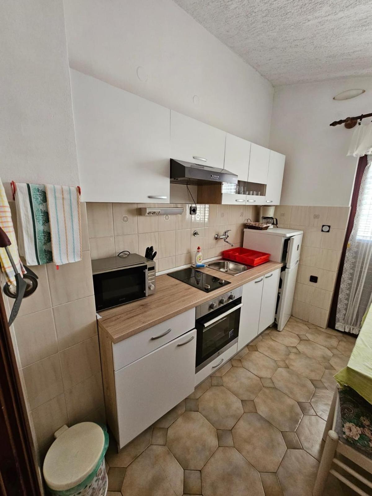 Apartment with Balcony photo 3