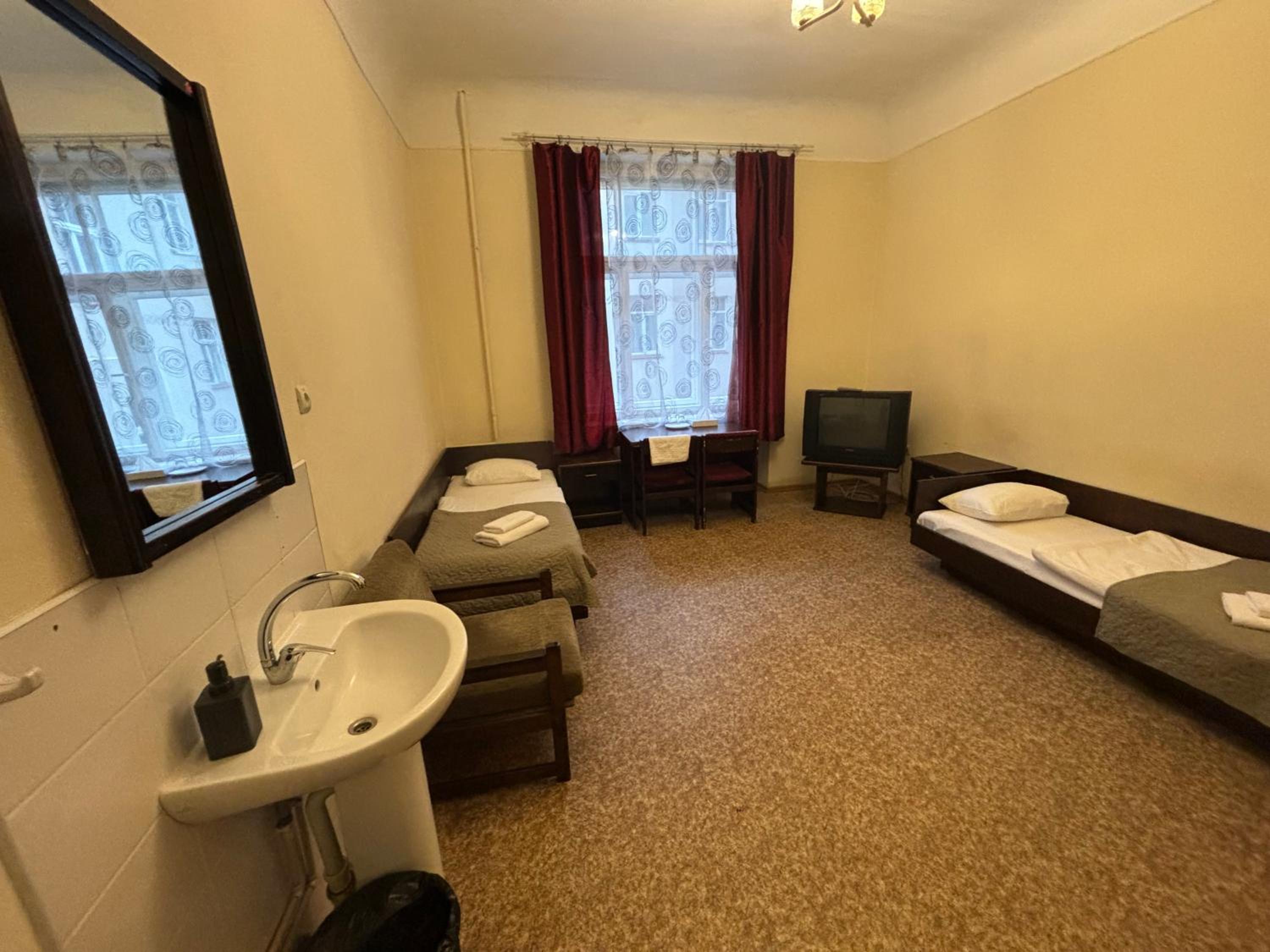 Single Room with Shared Shower and Toilet photo 3
