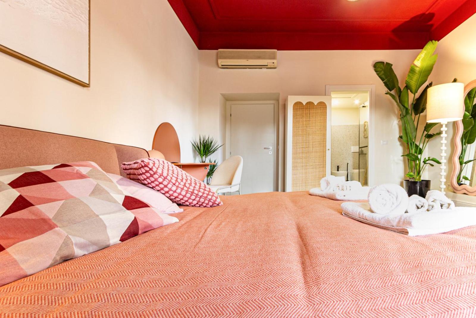 Deluxe King Room photo 2