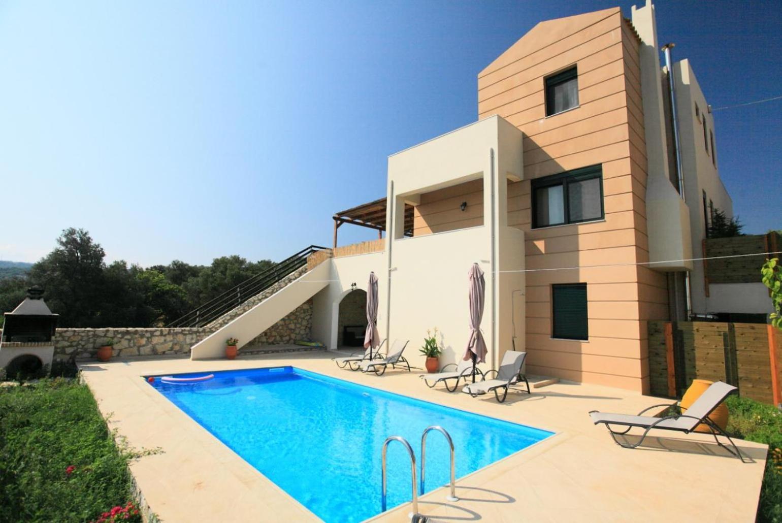 Villa photo 2